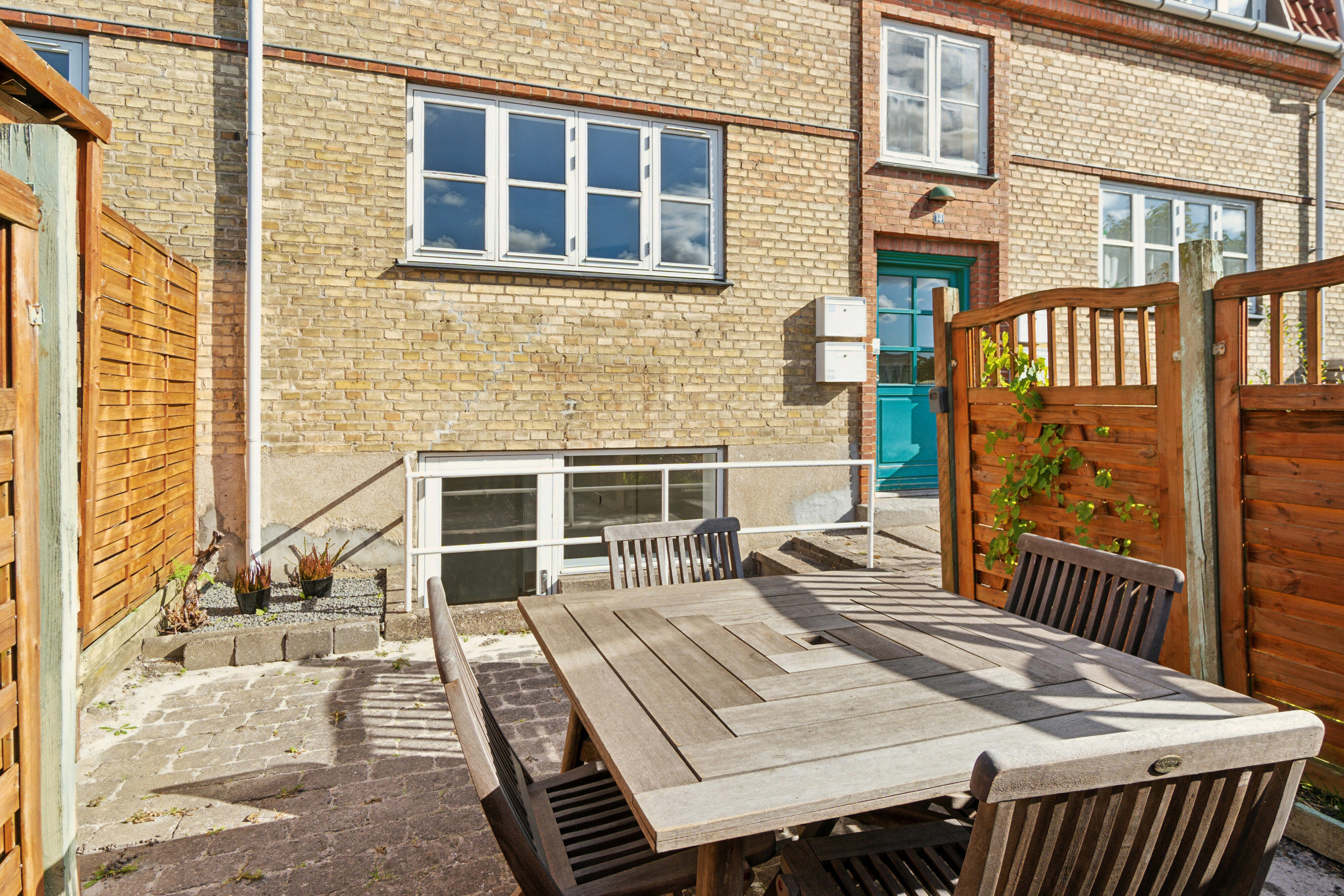 Miniaturebillede 1: terrasse. Billede af Sofielundsvej 14, st.. tv., 2600 Glostrup