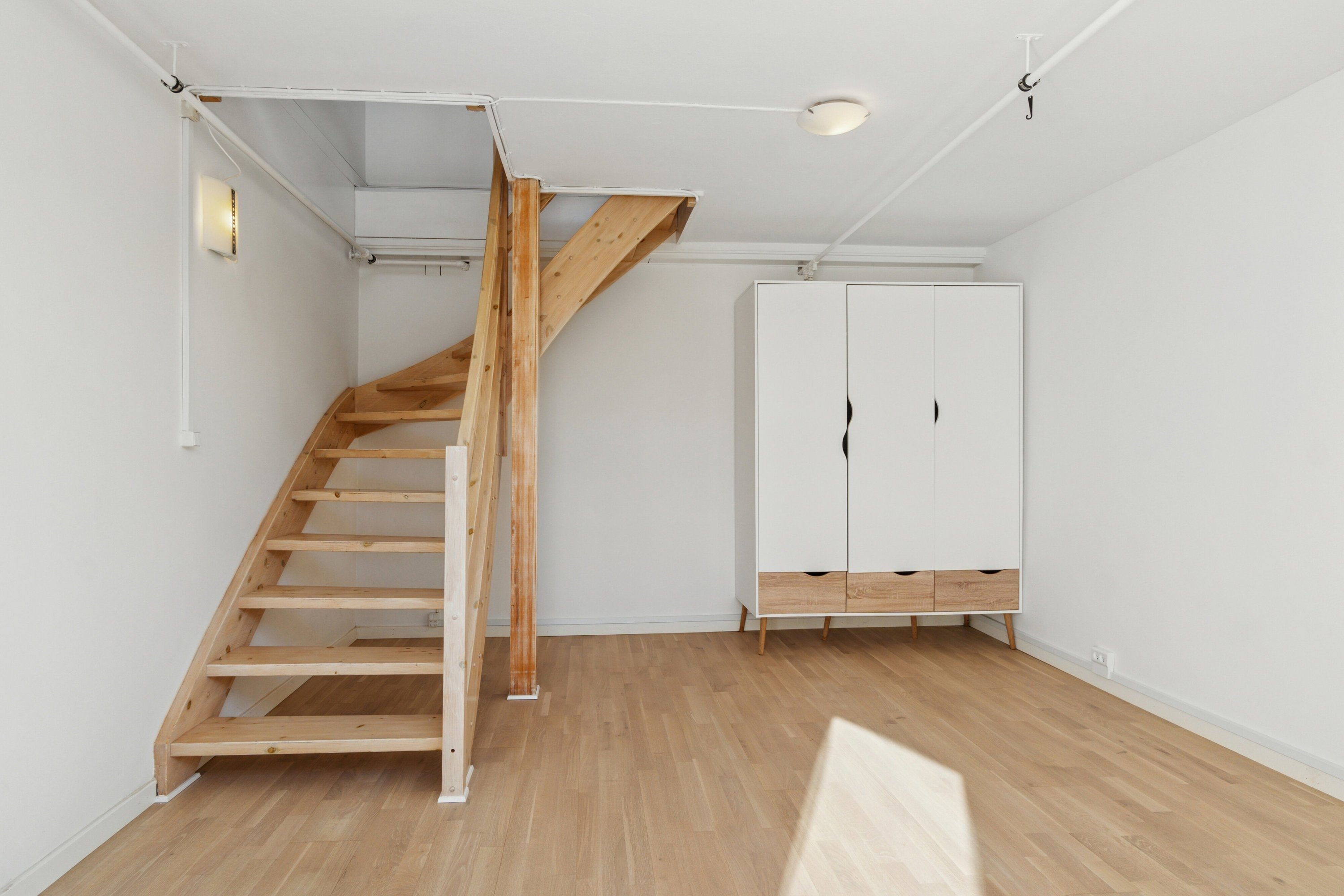 Fremhævet trappe billede i fuldskærmstilstand. Billede af Sofielundsvej 14, st.. tv., 2600 Glostrup