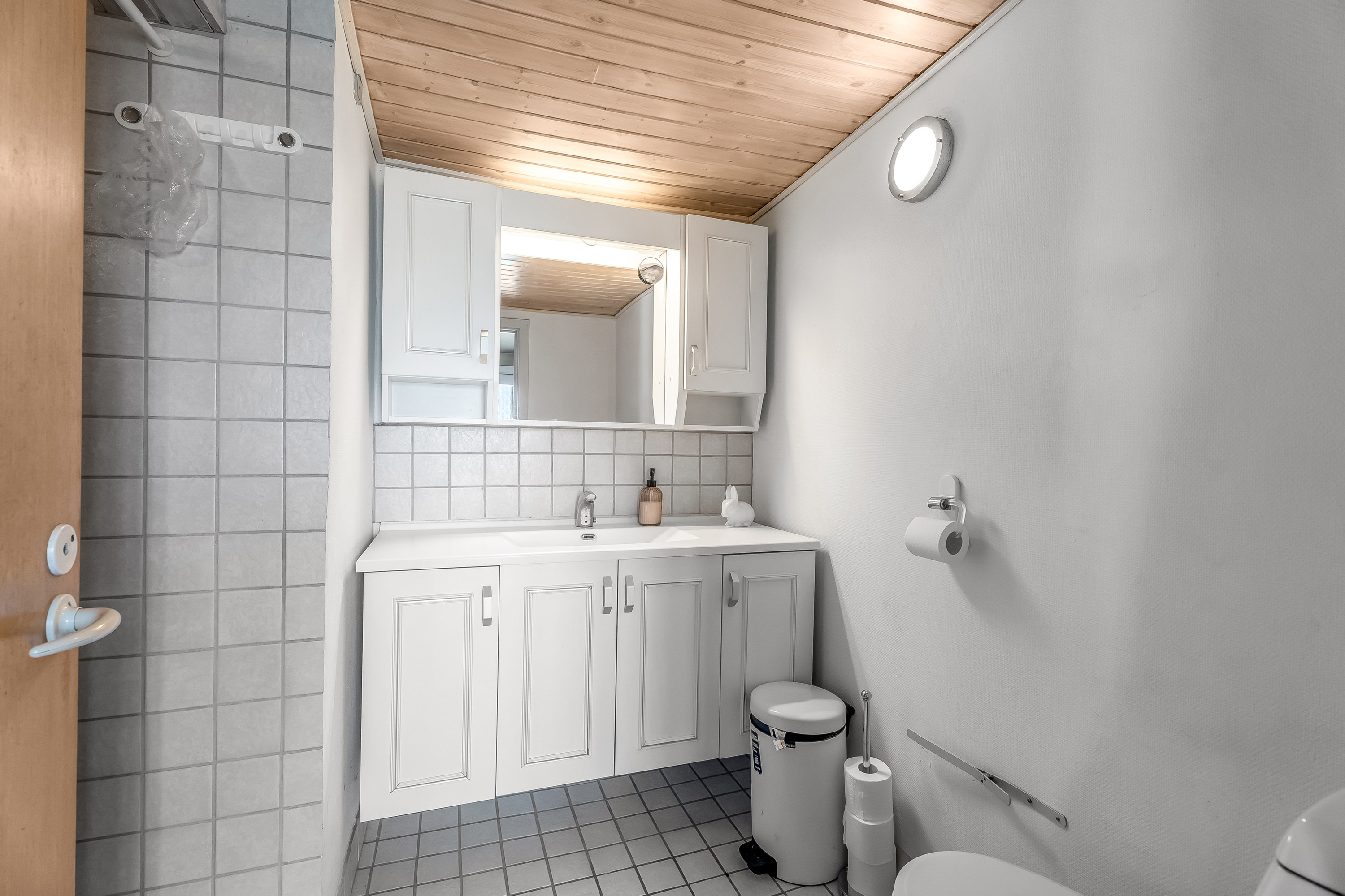 Fremhævet badeværelse billede i fuldskærmstilstand. Billede af Østervej 3, 4983 Dannemare