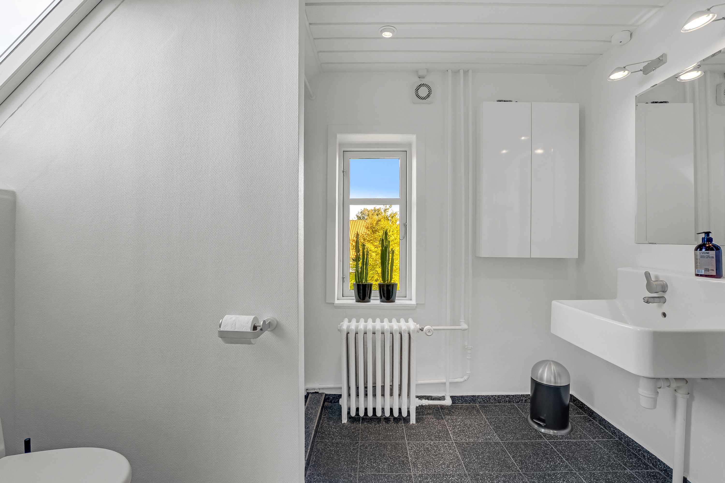 Fremhævet badeværelse billede i fuldskærmstilstand. Billede af Søndre Boulevard 17, 4930 Maribo