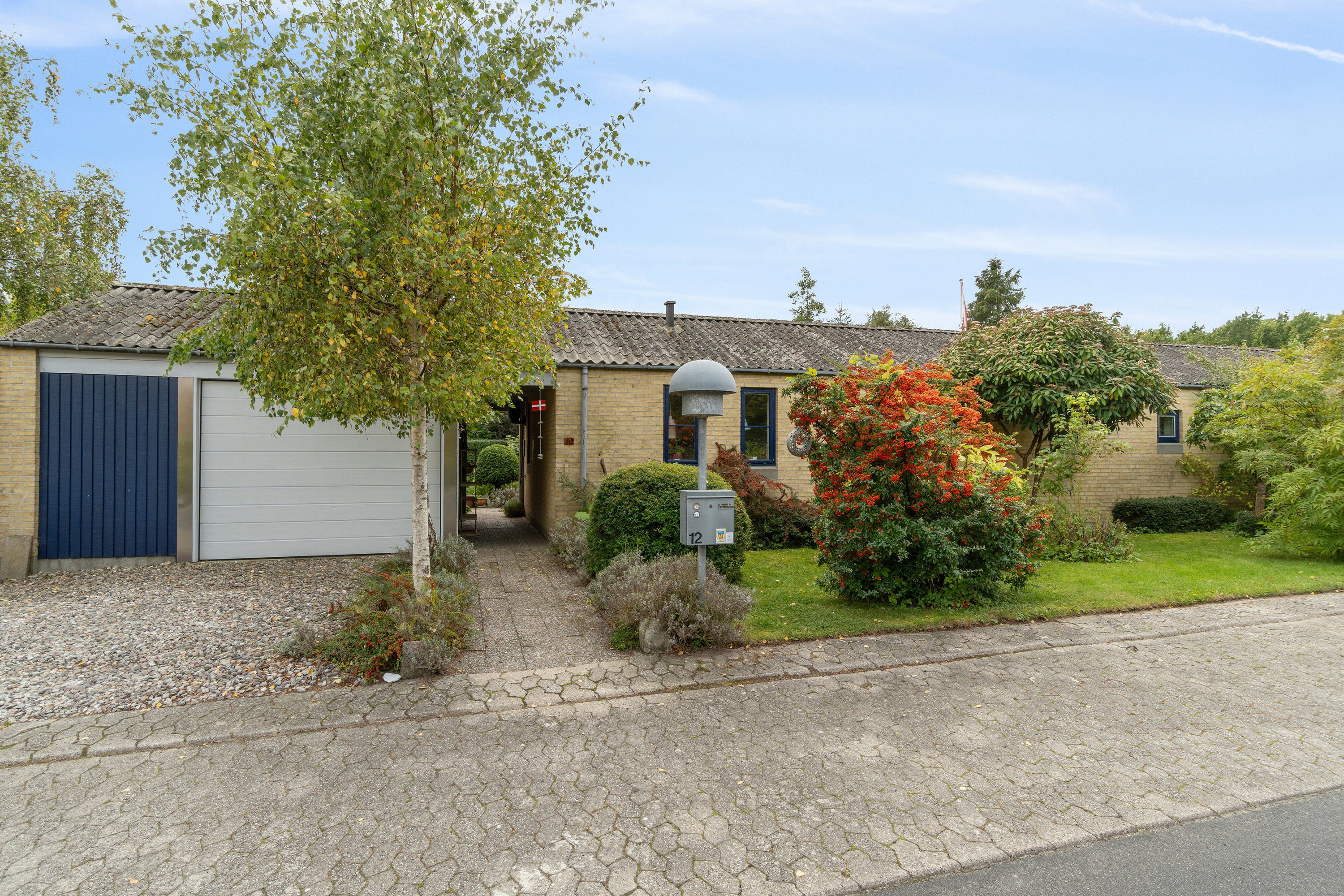 Fremhævet set fra vejen billede i fuldskærmstilstand. Billede af Strædet 12, Bisserup, 4243 Rude