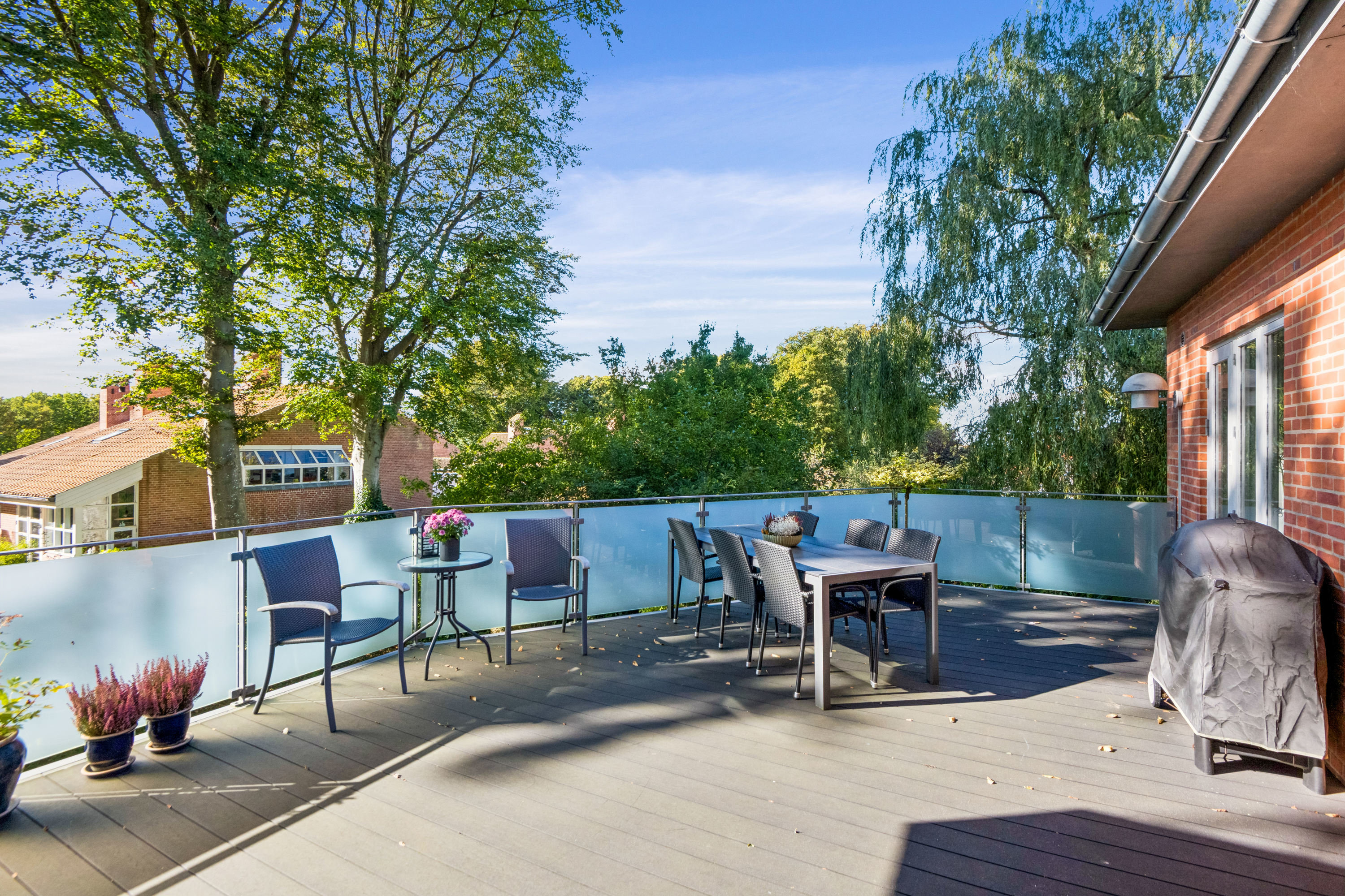 Fremhævet terrasse billede i fuldskærmstilstand. Billede af Bakkevænget 20, Hasseris, 9000 Aalborg