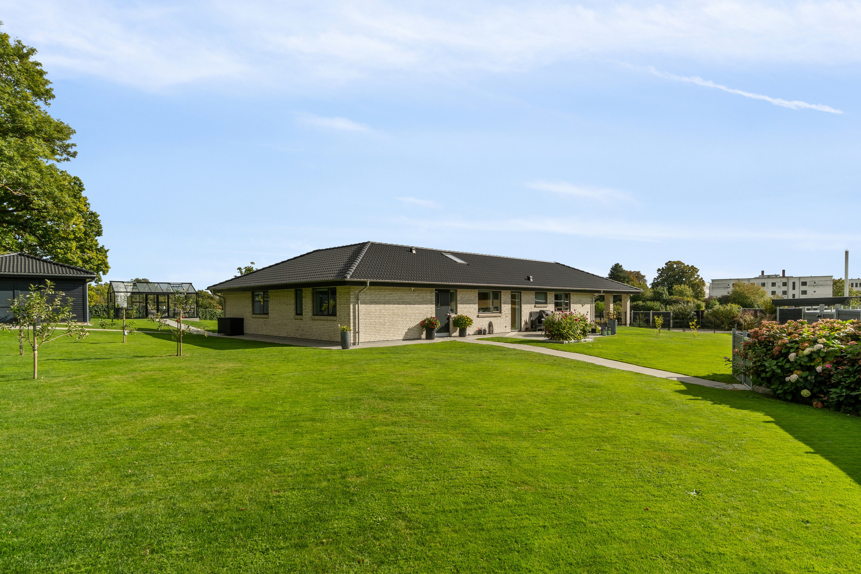 Fremhævet set fra haven billede i fuldskærmstilstand. Billede af Slagelsevej 38, 4230 Skælskør