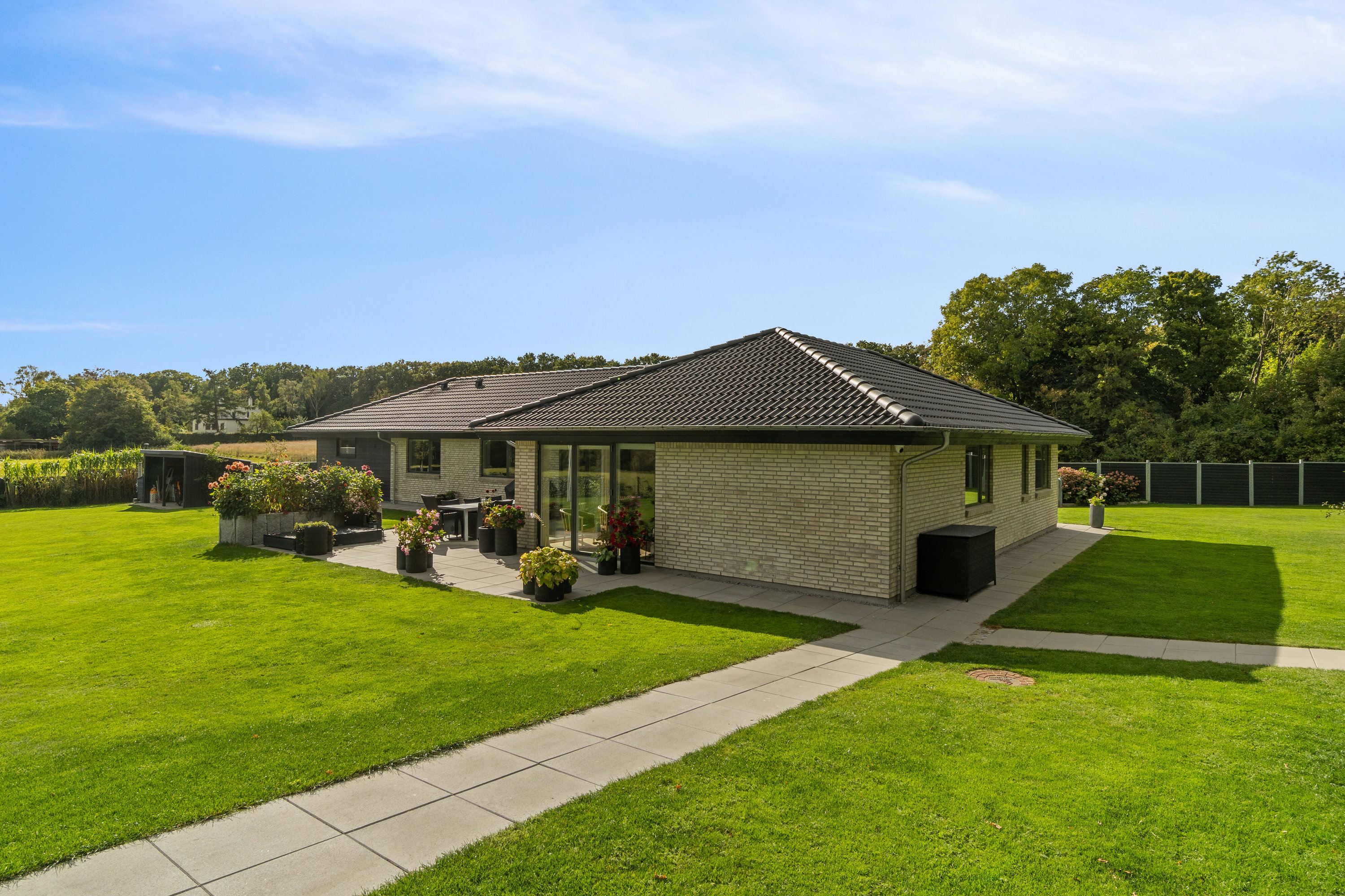 Fremhævet set fra haven billede i fuldskærmstilstand. Billede af Slagelsevej 38, 4230 Skælskør