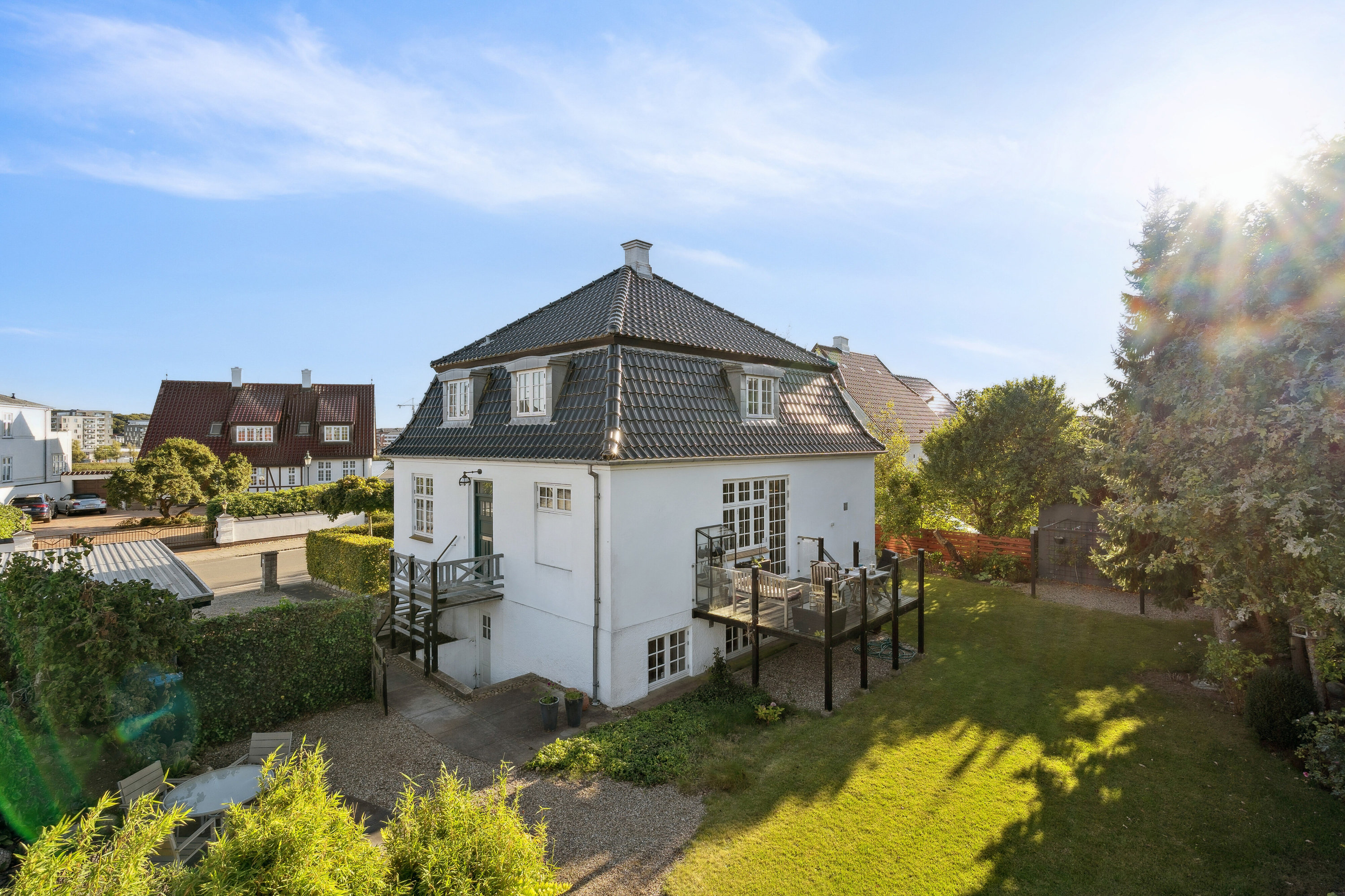 Fremhævet set fra haven billede i fuldskærmstilstand. Billede af Sølystvej 30, 8600 Silkeborg