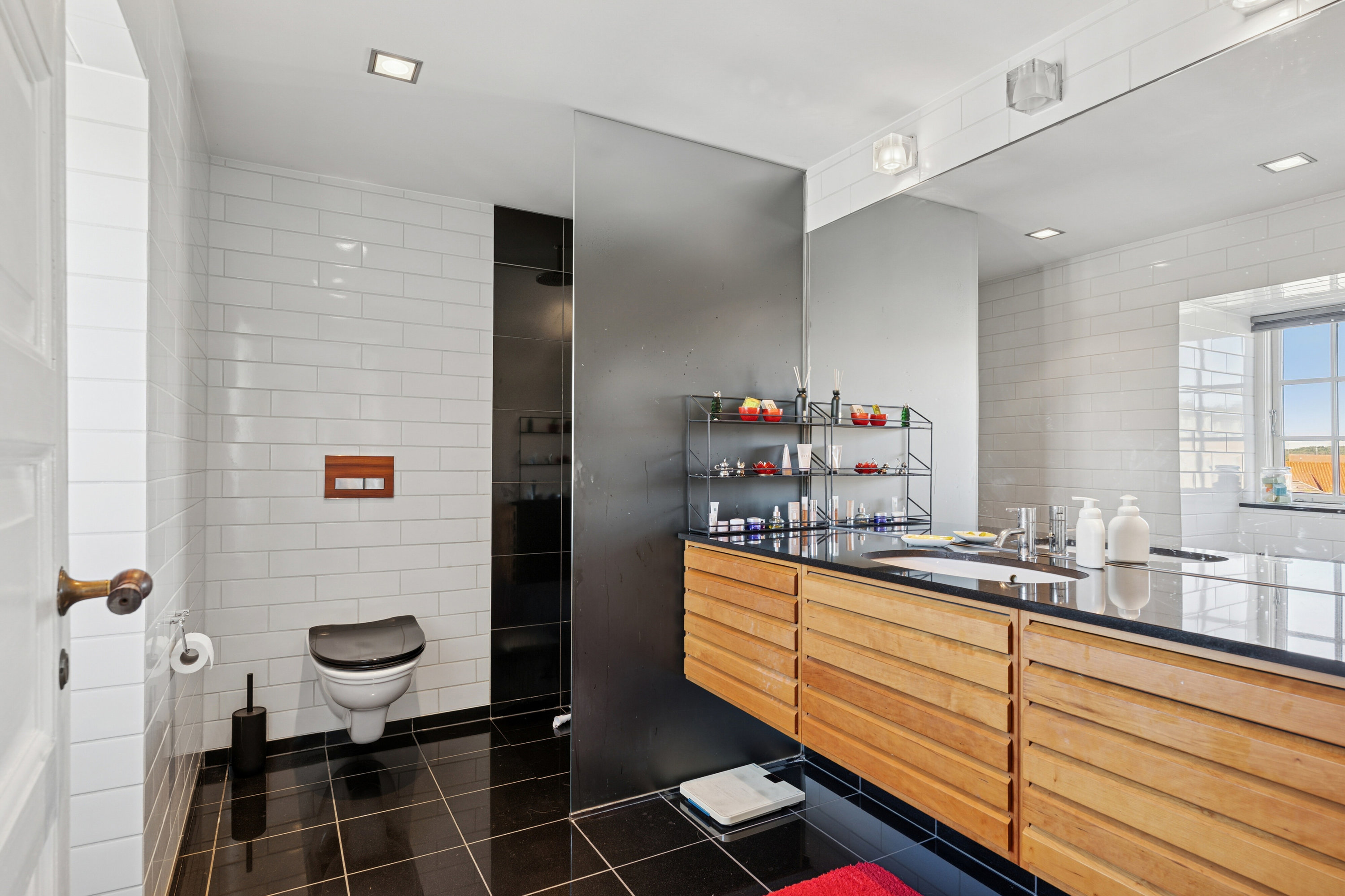 Fremhævet badeværelse billede i fuldskærmstilstand. Billede af Sølystvej 30, 8600 Silkeborg