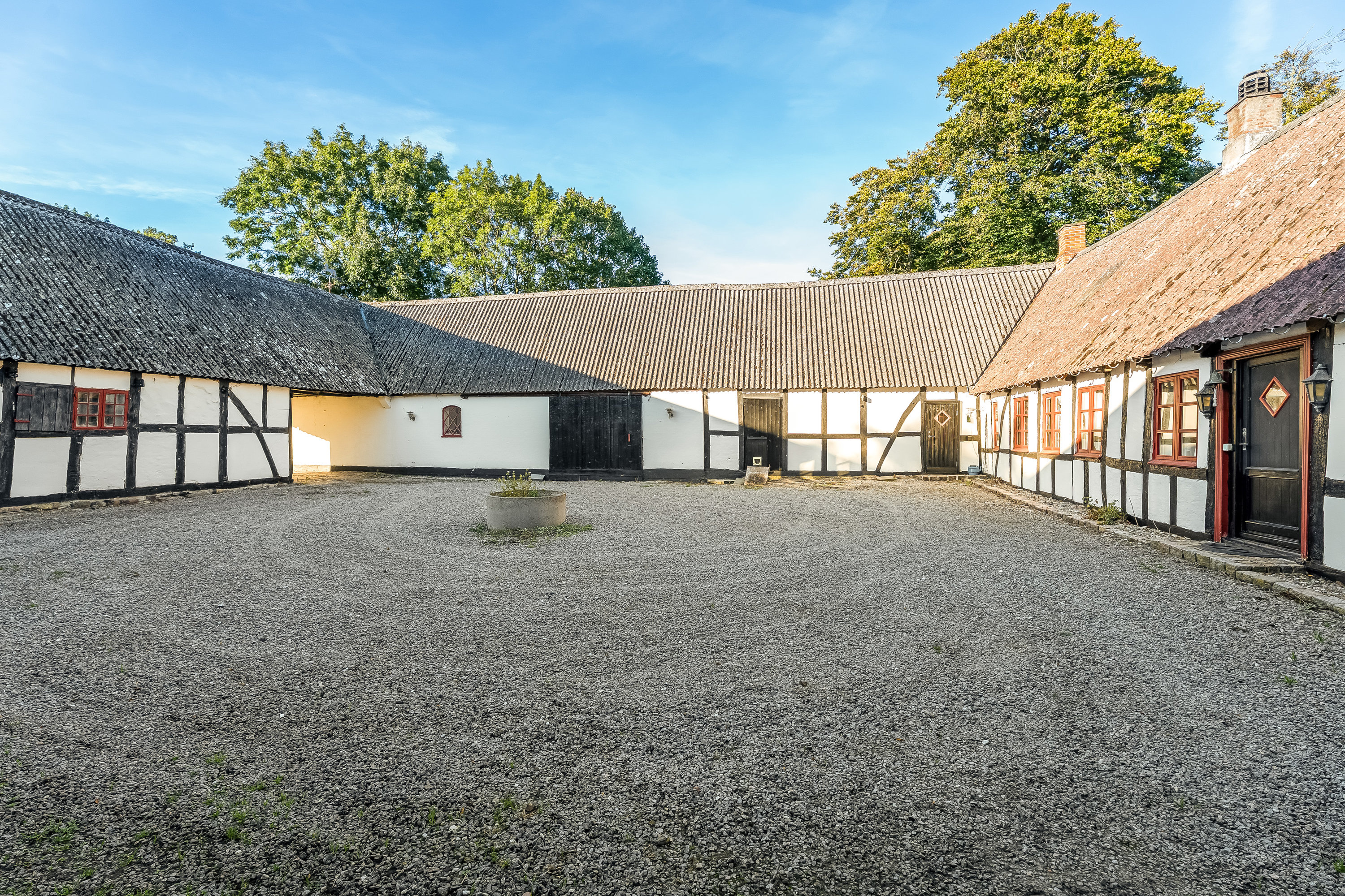 Fremhævet facade billede i fuldskærmstilstand. Billede af Avnedevej 11, 4900 Nakskov