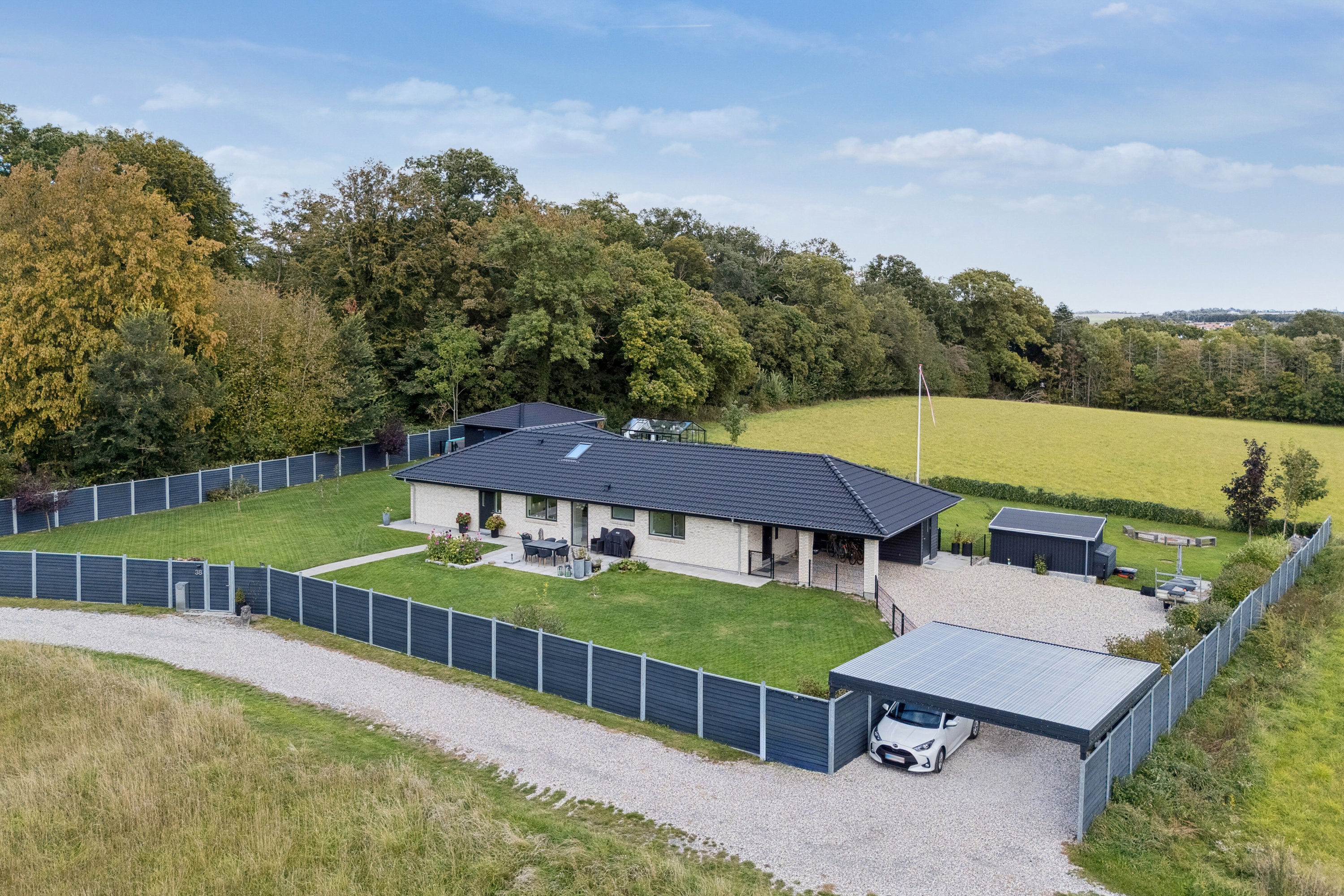 Fremhævet set fra haven billede i fuldskærmstilstand. Billede af Slagelsevej 38, 4230 Skælskør