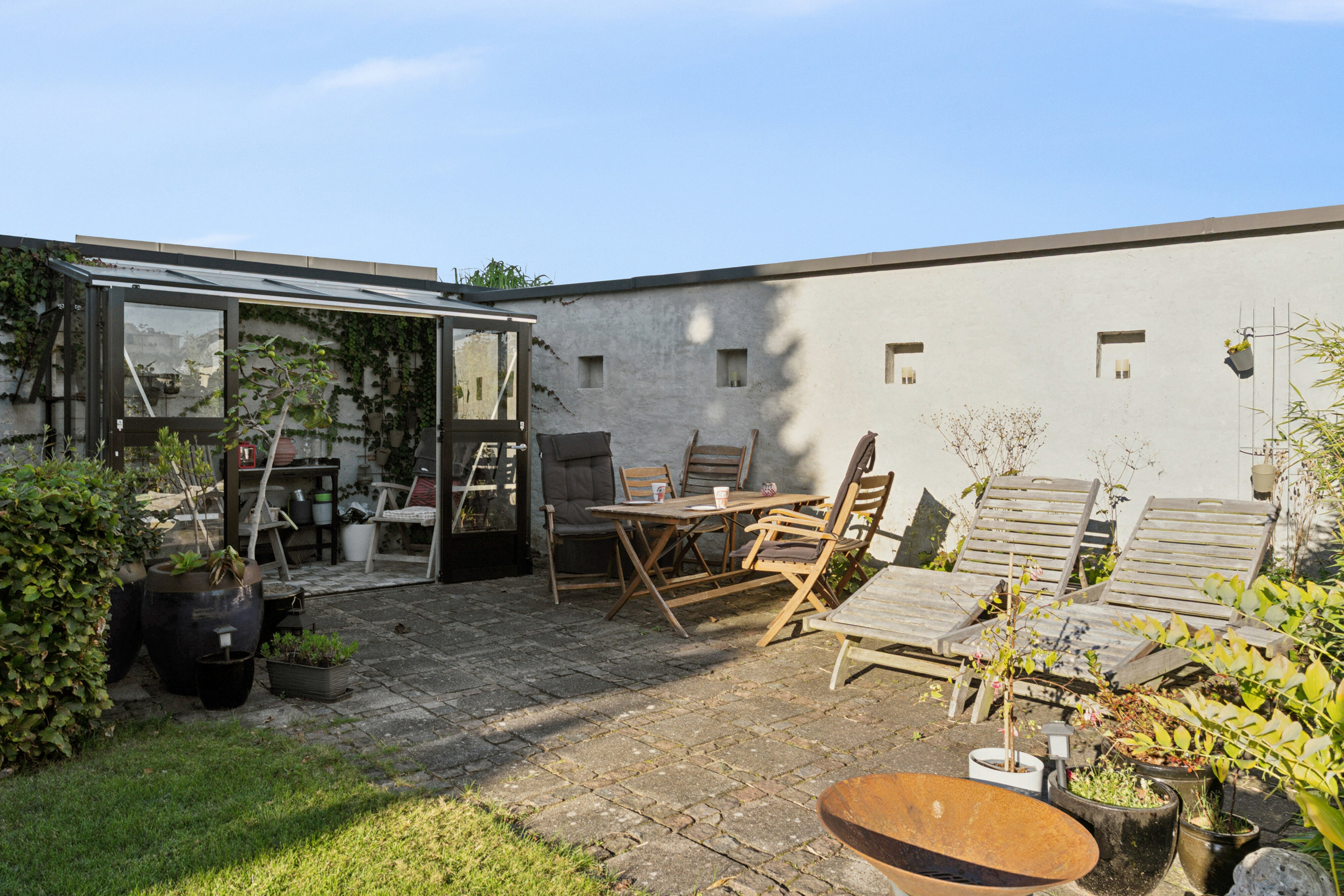 Fremhævet set fra haven billede i fuldskærmstilstand. Billede af Sølystvej 30, 8600 Silkeborg