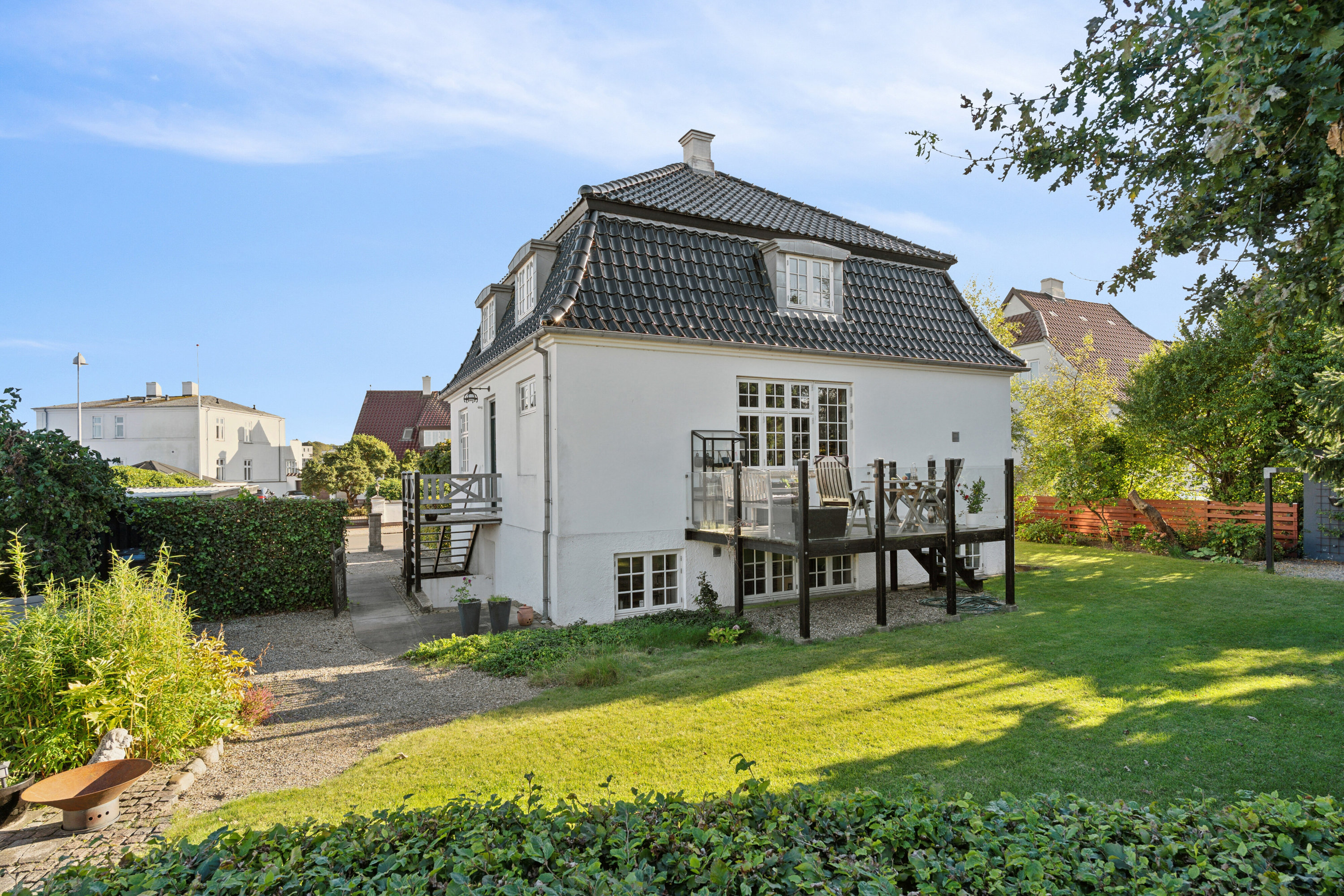 Fremhævet set fra haven billede i fuldskærmstilstand. Billede af Sølystvej 30, 8600 Silkeborg