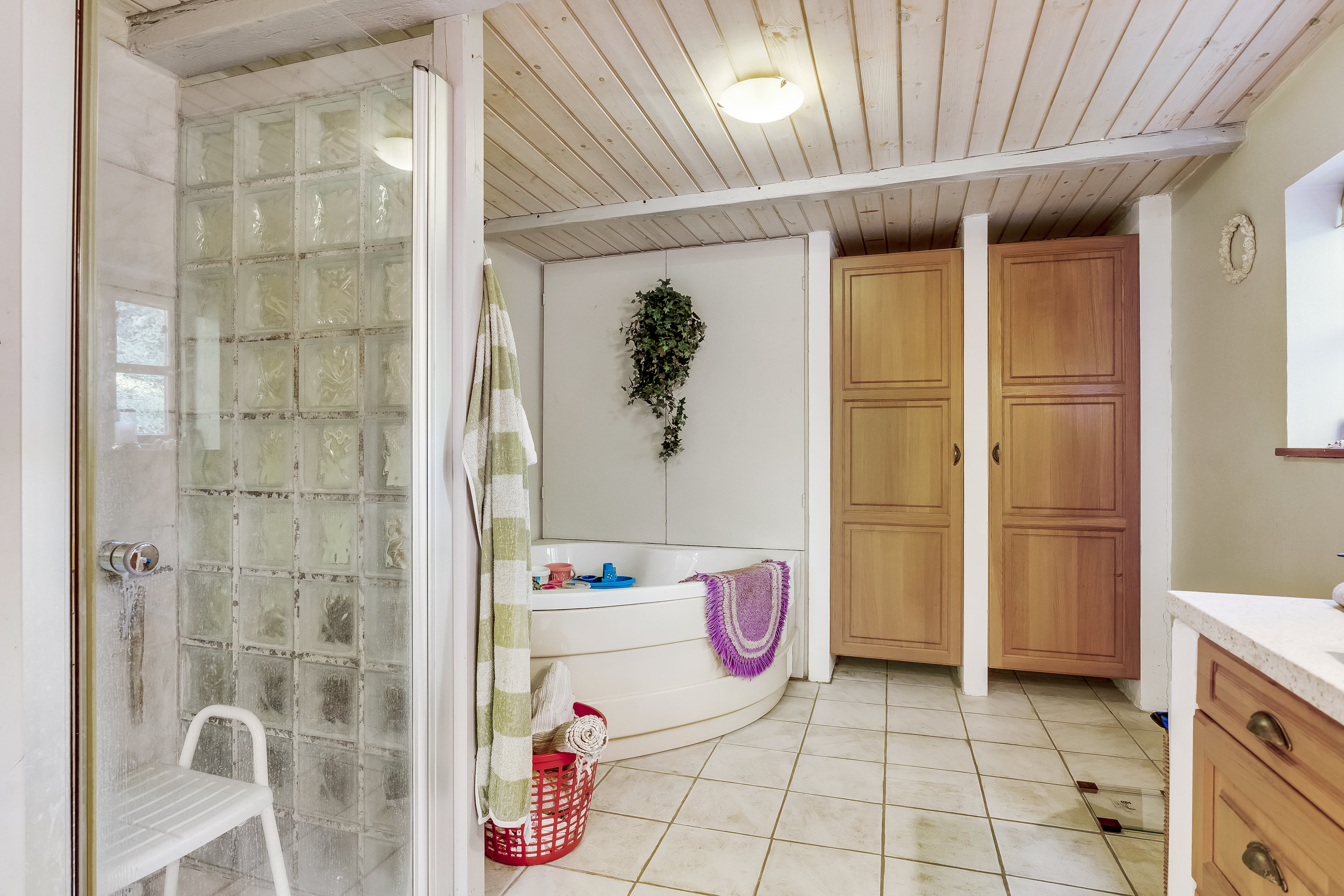 Fremhævet badeværelse med spa billede i fuldskærmstilstand. Billede af Avnedevej 11, 4900 Nakskov