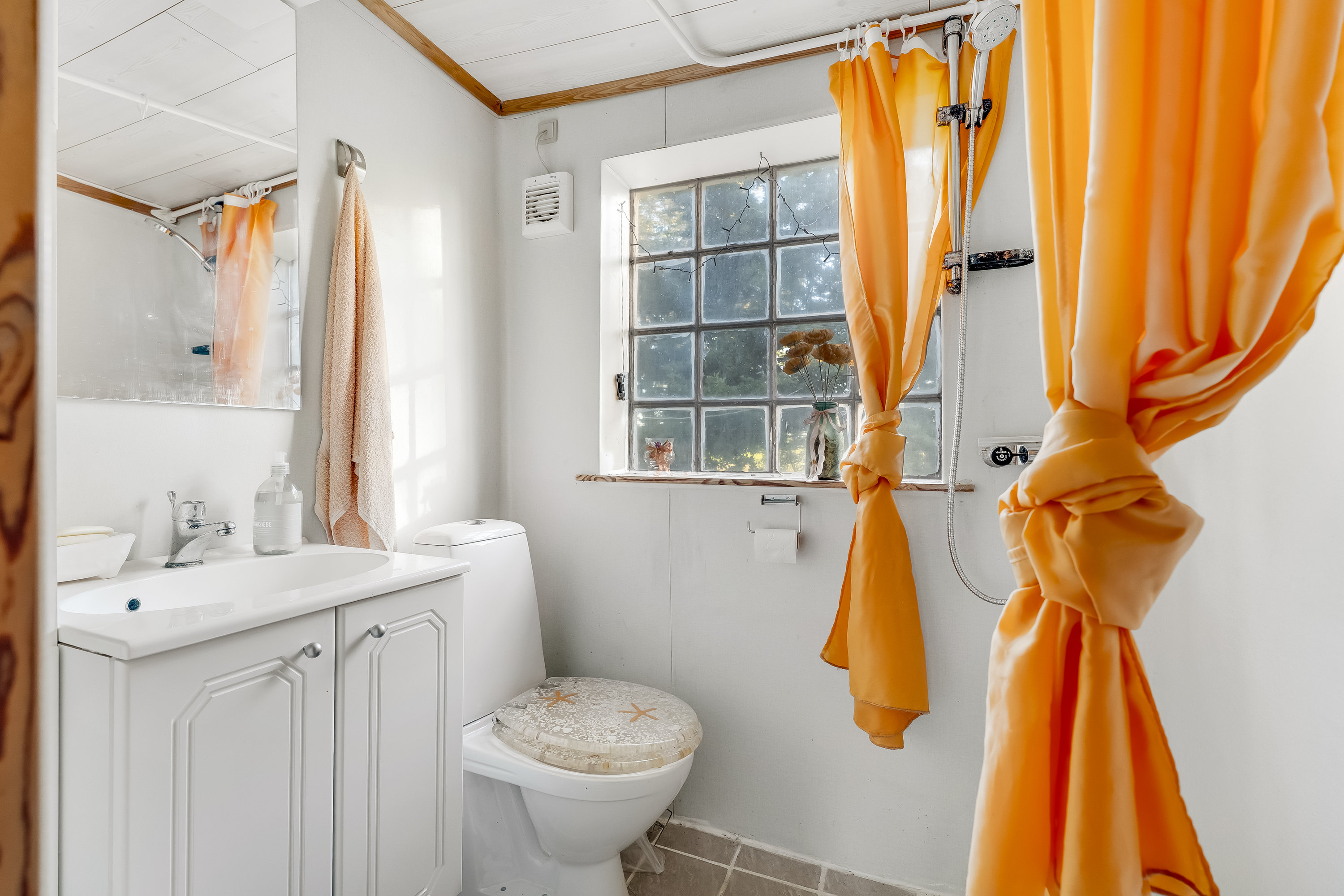 Fremhævet badeværelse billede i fuldskærmstilstand. Billede af Avnedevej 11, 4900 Nakskov