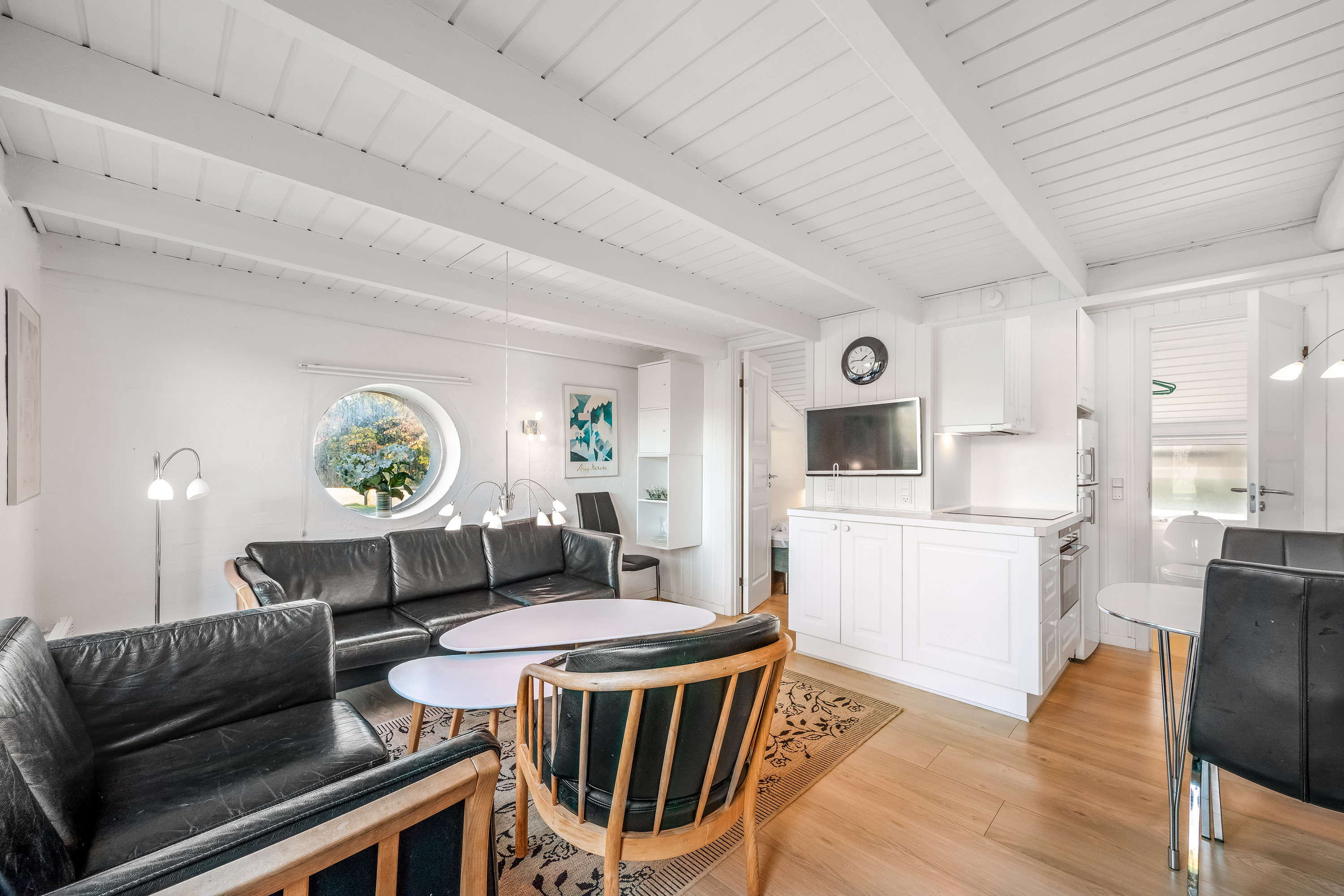 Fremhævet stue billede i fuldskærmstilstand. Billede af Vester Fælled 76 (A8), Bork Havn, 6893 Hemmet