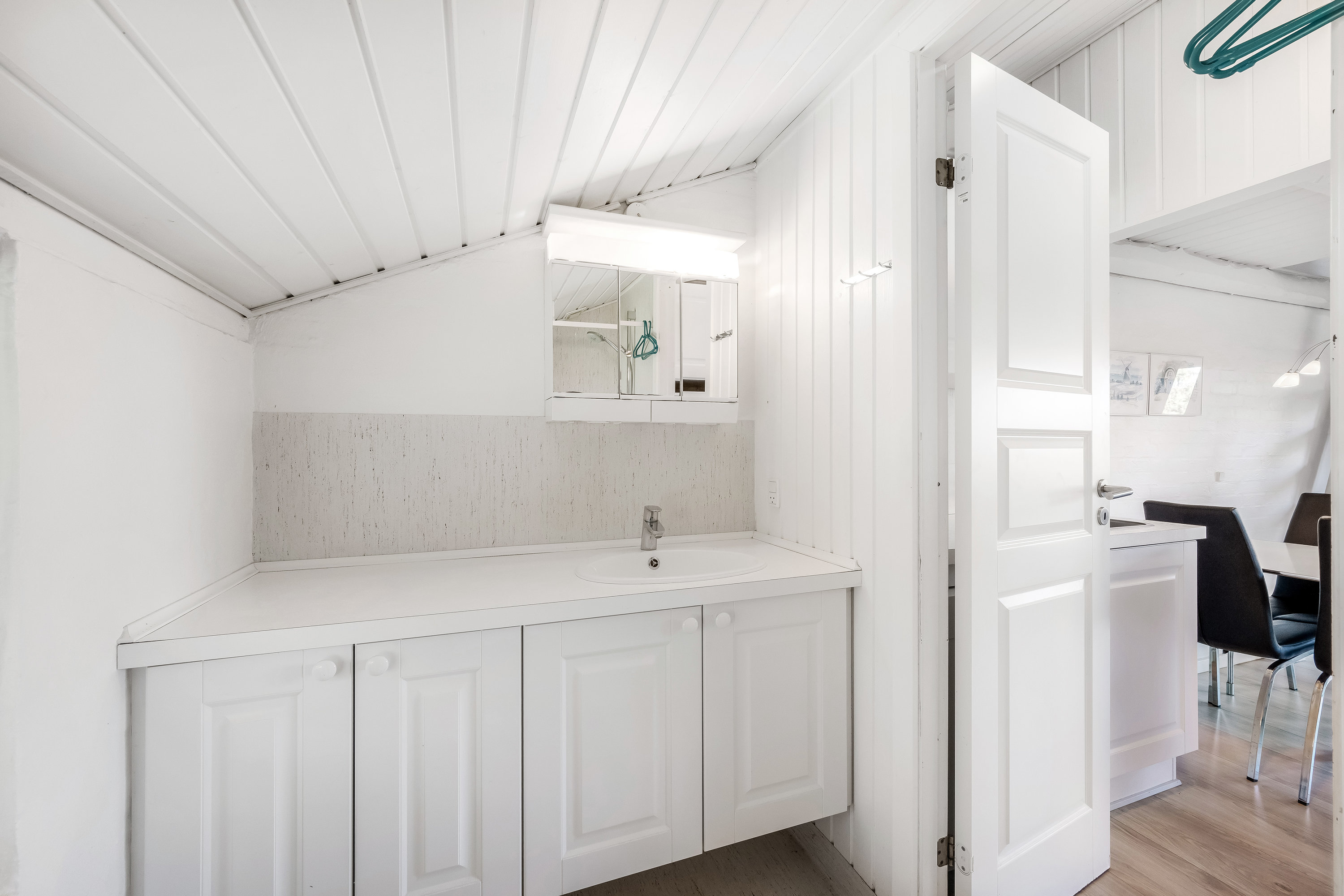 Fremhævet badeværelse billede i fuldskærmstilstand. Billede af Vester Fælled 76 (A8), Bork Havn, 6893 Hemmet