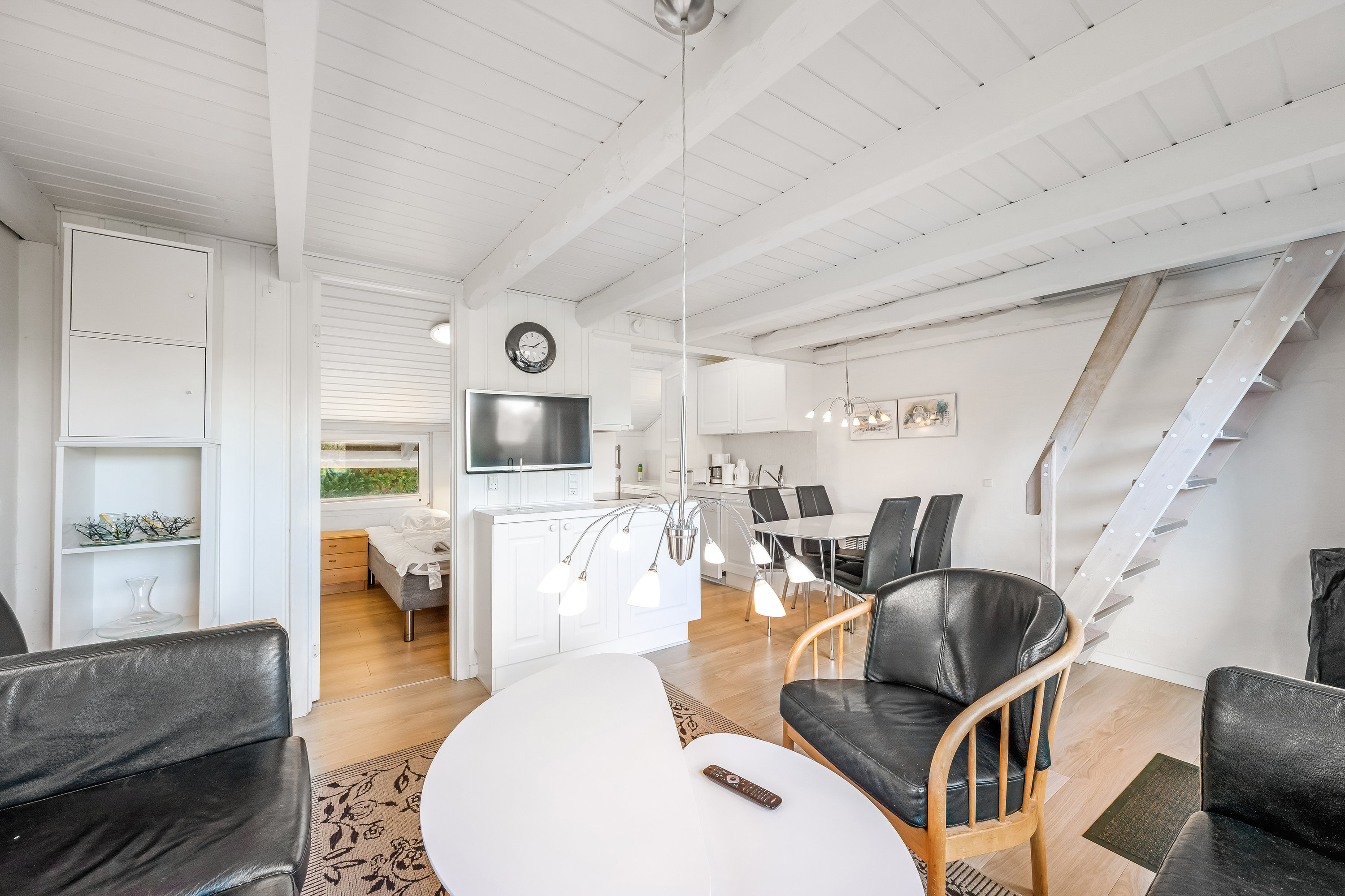 Fremhævet stue billede i fuldskærmstilstand. Billede af Vester Fælled 76 (A8), Bork Havn, 6893 Hemmet