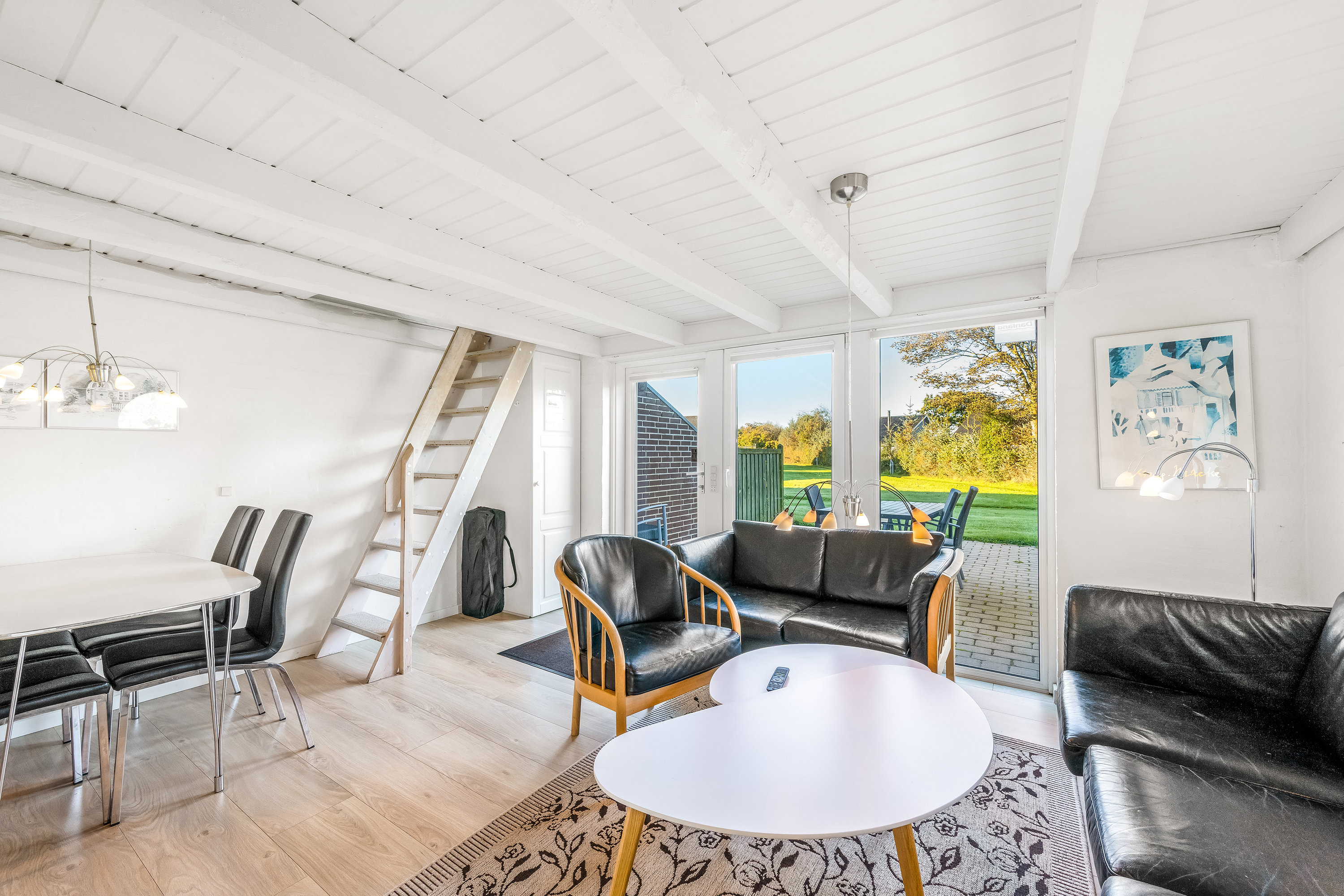 Fremhævet stue billede i fuldskærmstilstand. Billede af Vester Fælled 76 (A8), Bork Havn, 6893 Hemmet