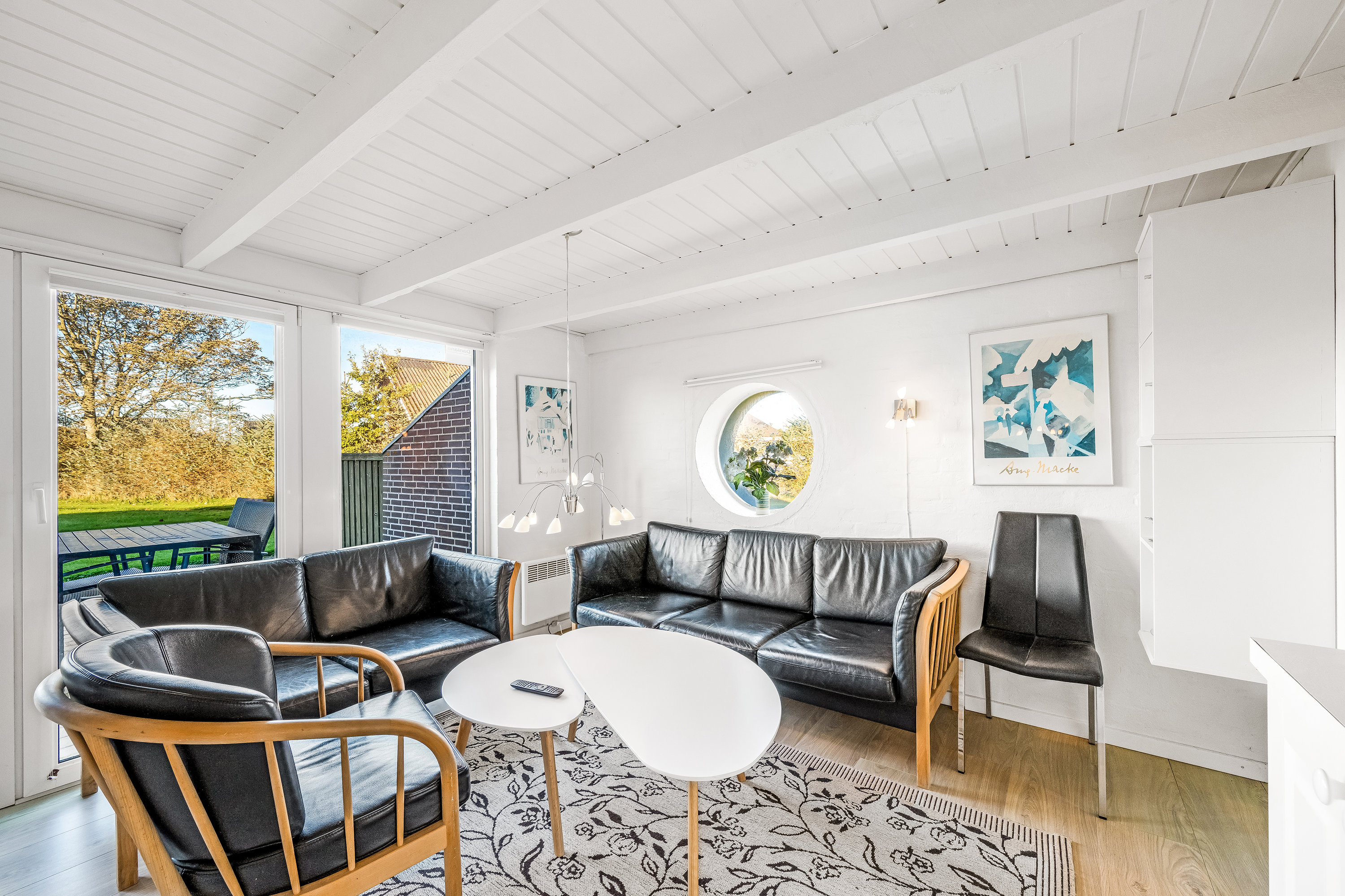 Fremhævet stue billede i fuldskærmstilstand. Billede af Vester Fælled 76 (A8), Bork Havn, 6893 Hemmet