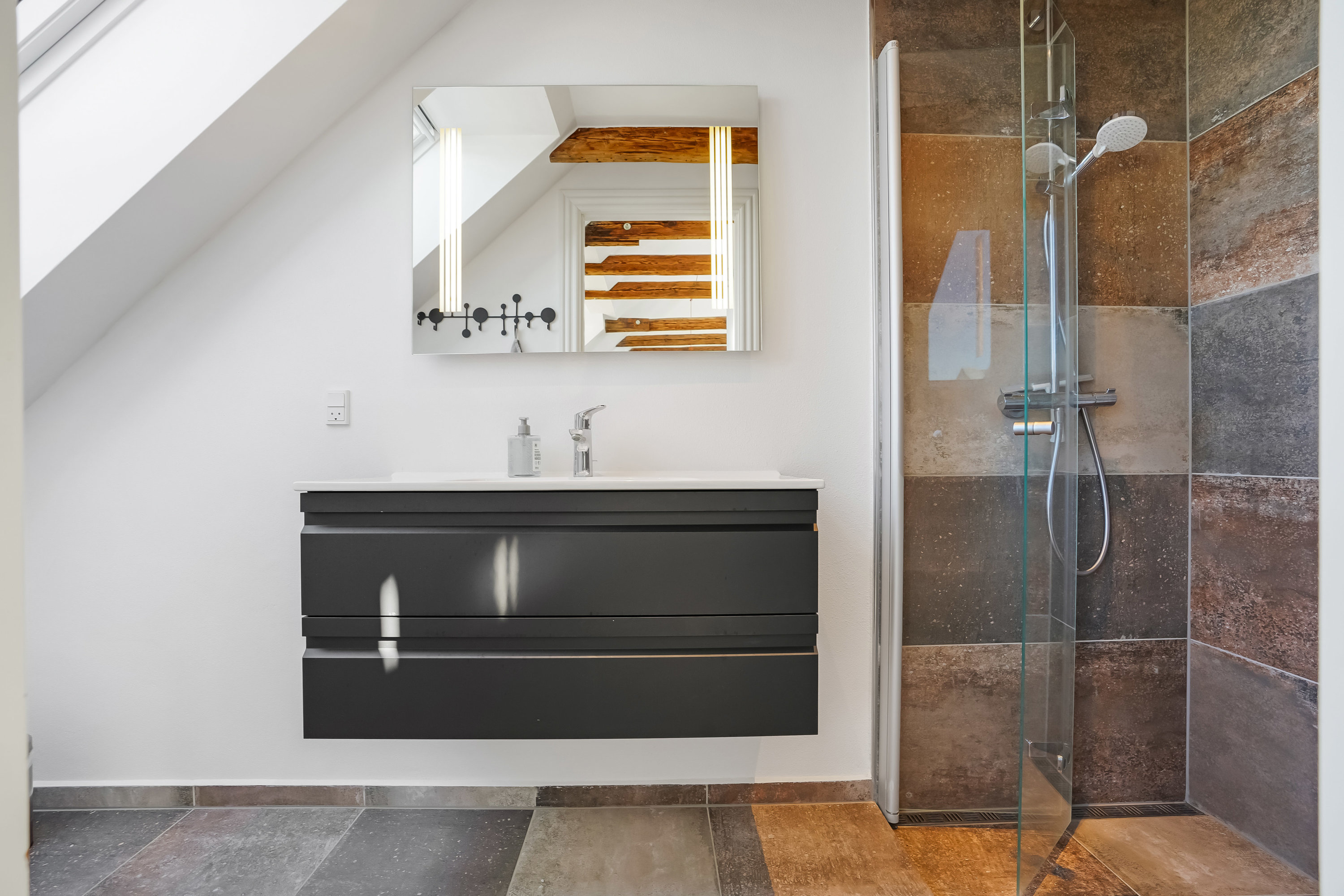 Fremhævet badeværelse billede i fuldskærmstilstand. Billede af Jens Benzons Gade 22, 5000 Odense C