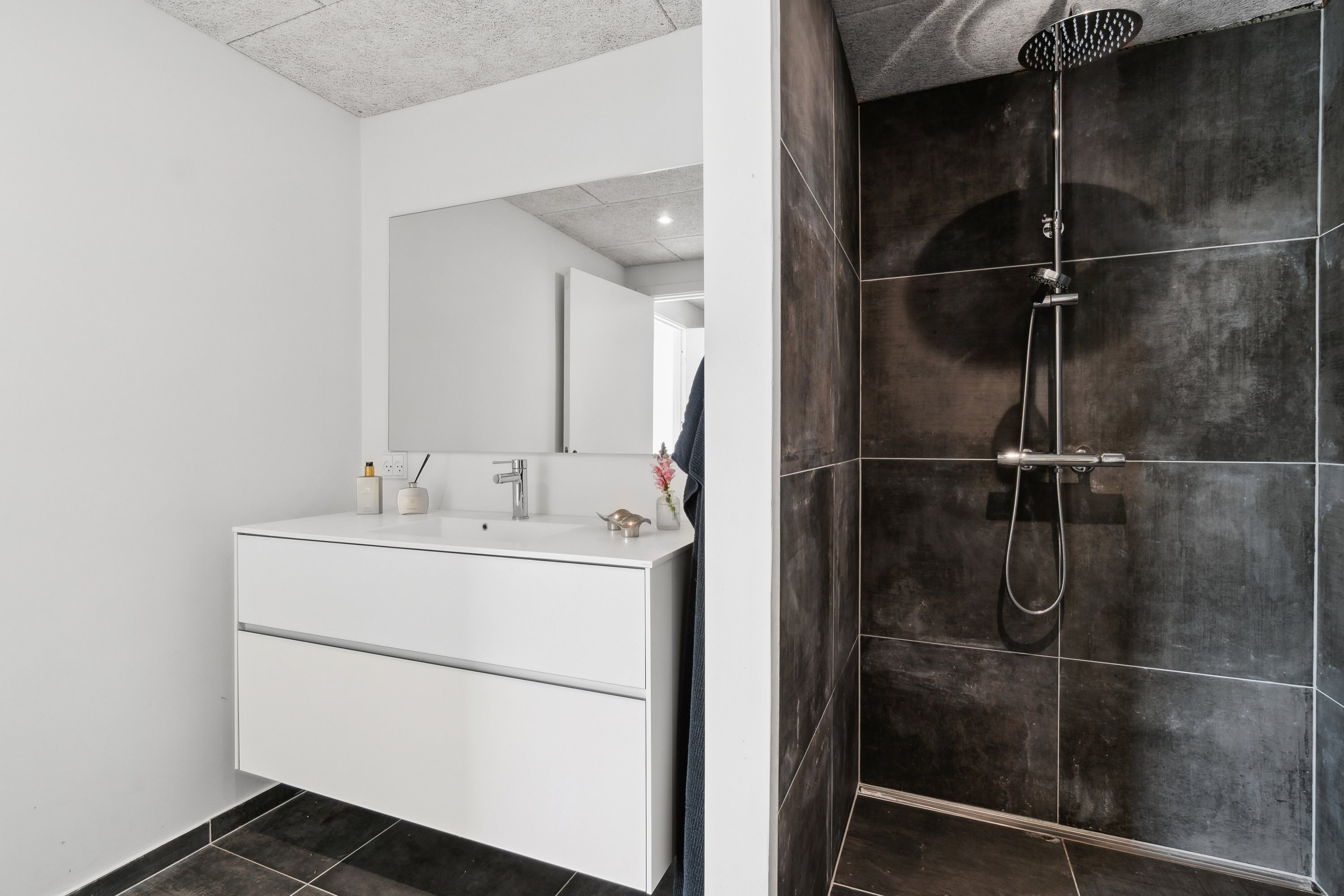 Fremhævet badeværelse billede i fuldskærmstilstand. Billede af Bornholmsgade 9, 7430 Ikast