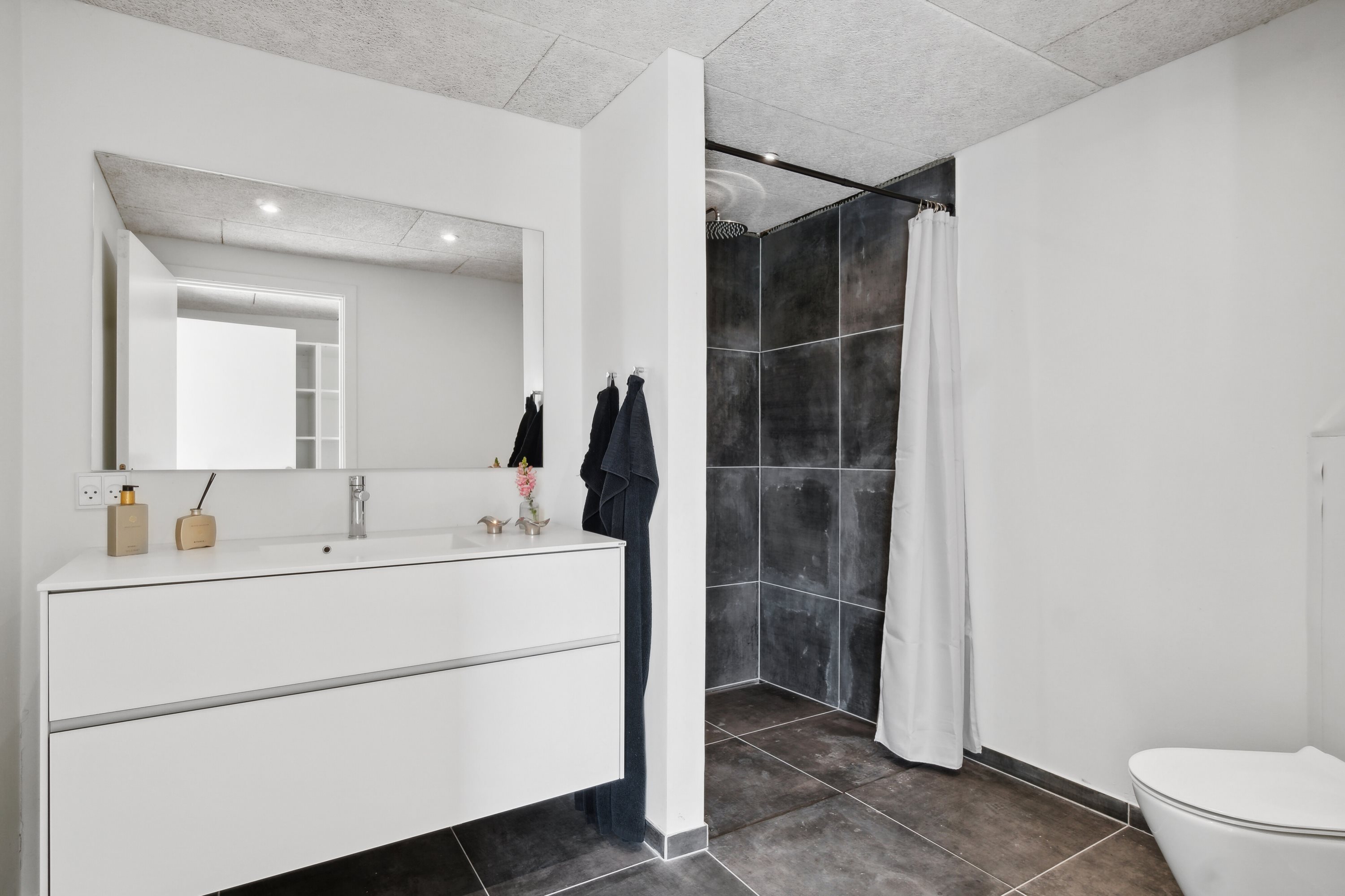 Fremhævet badeværelse billede i fuldskærmstilstand. Billede af Bornholmsgade 9, 7430 Ikast