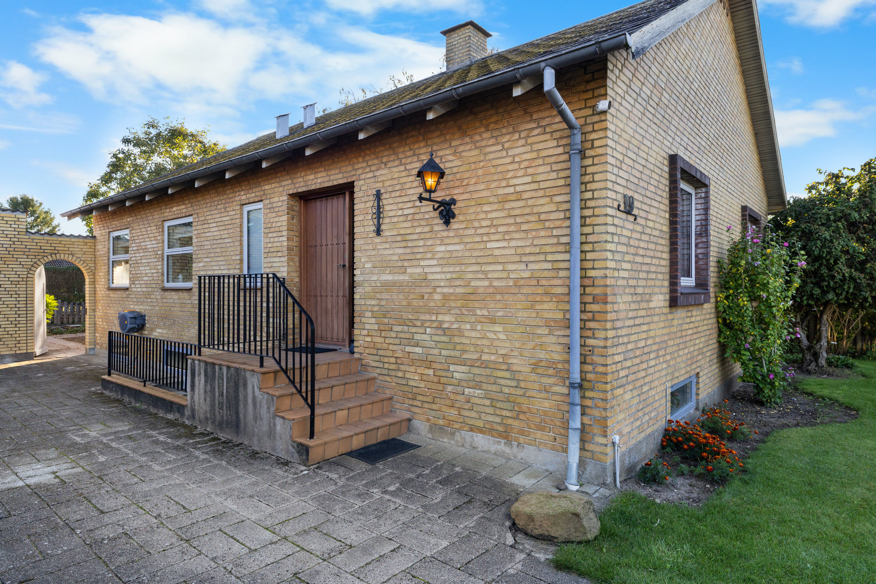 Fremhævet facade billede i fuldskærmstilstand. Billede af Kirkevej 19, Vejle, 5672 Broby