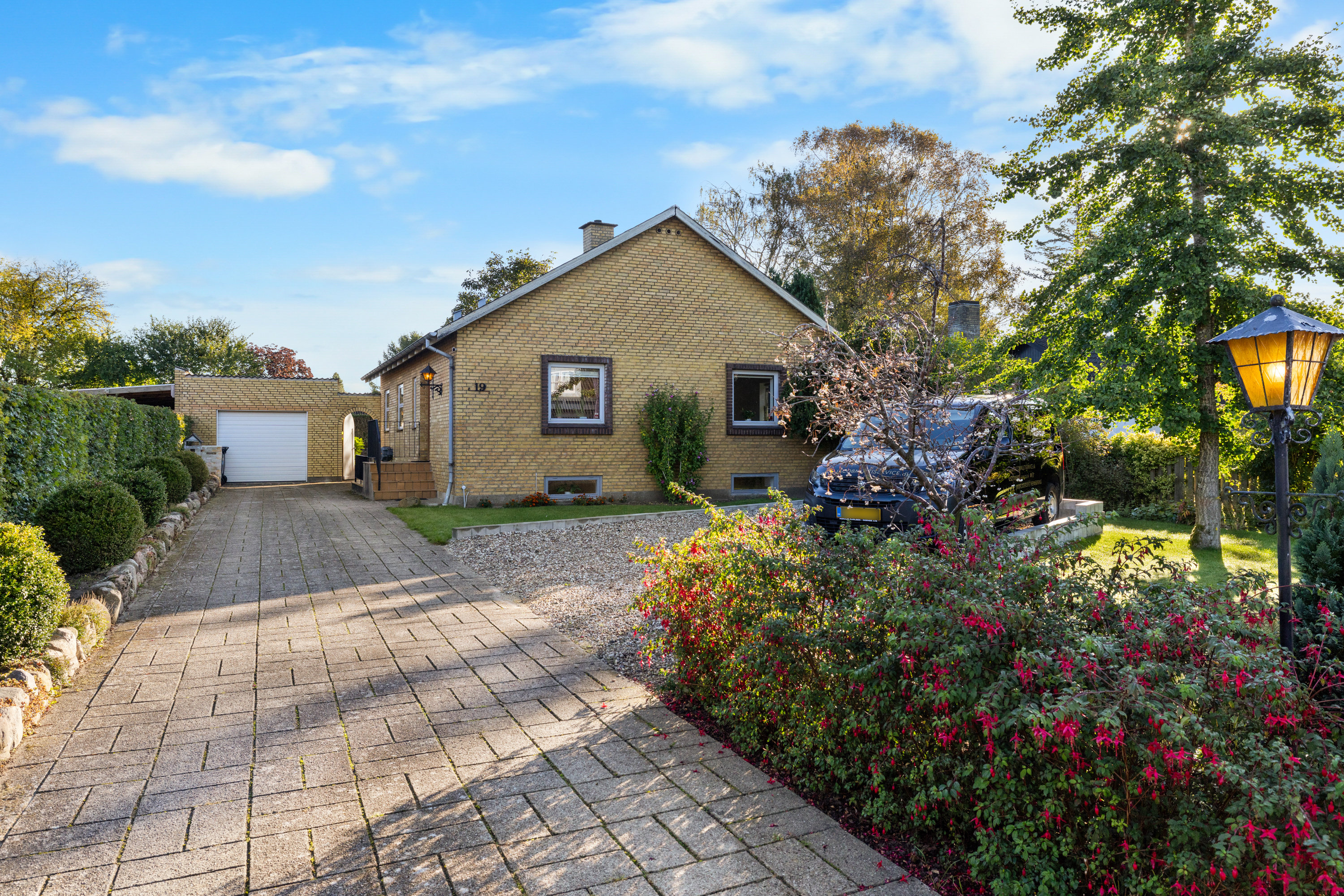 Fremhævet facade billede i fuldskærmstilstand. Billede af Kirkevej 19, Vejle, 5672 Broby