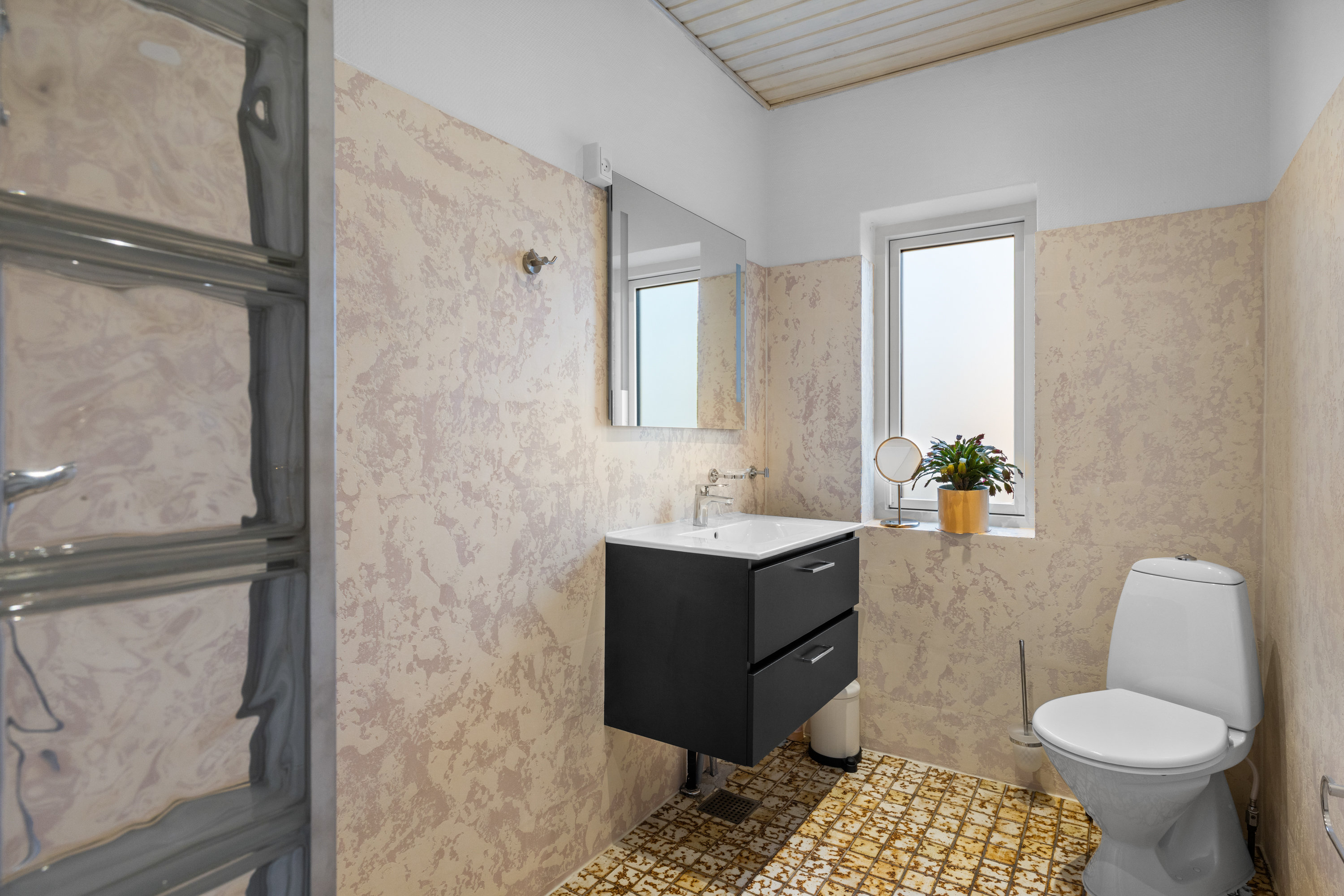 Fremhævet badeværelse billede i fuldskærmstilstand. Billede af Kirkevej 19, Vejle, 5672 Broby