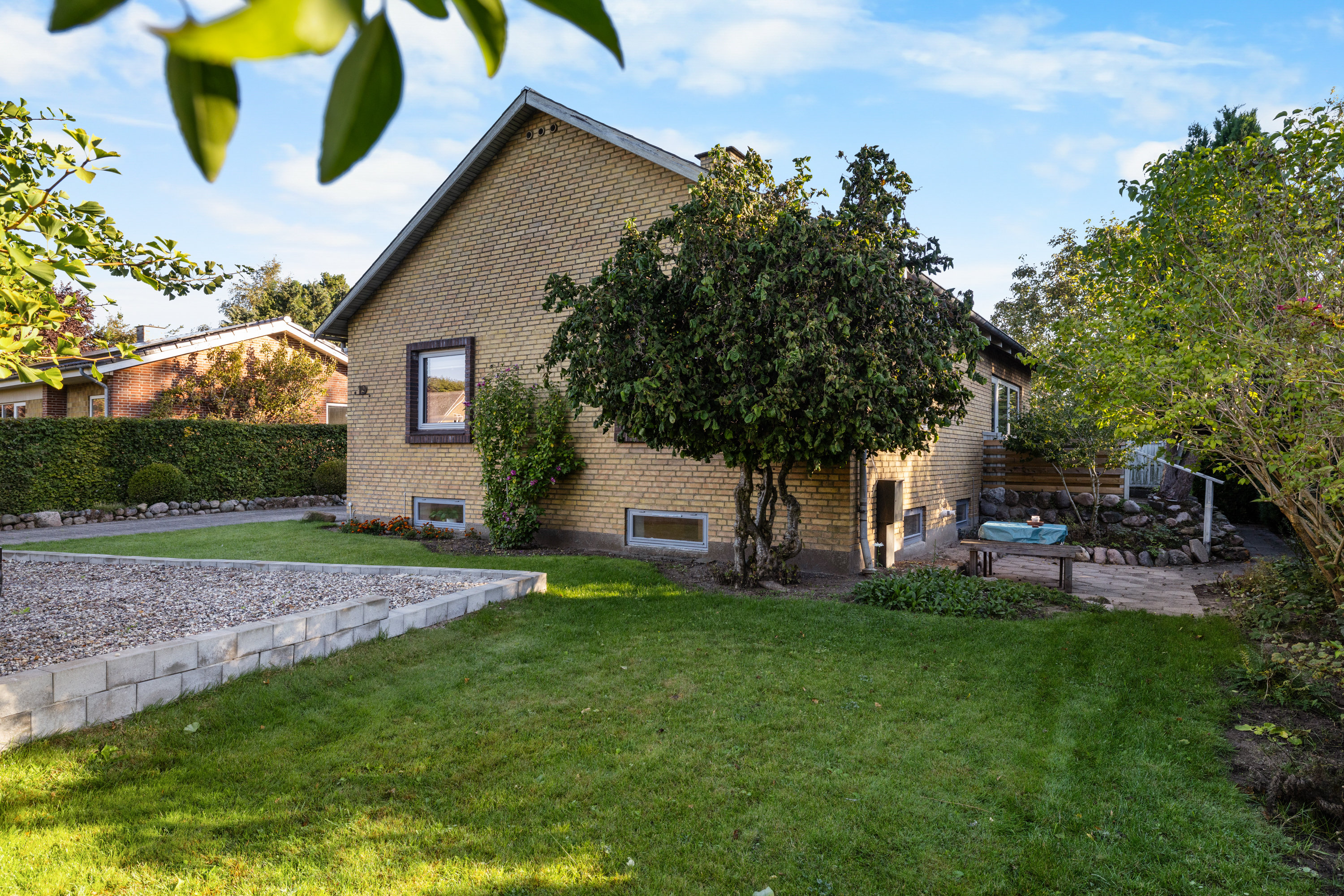 Fremhævet facade billede i fuldskærmstilstand. Billede af Kirkevej 19, Vejle, 5672 Broby