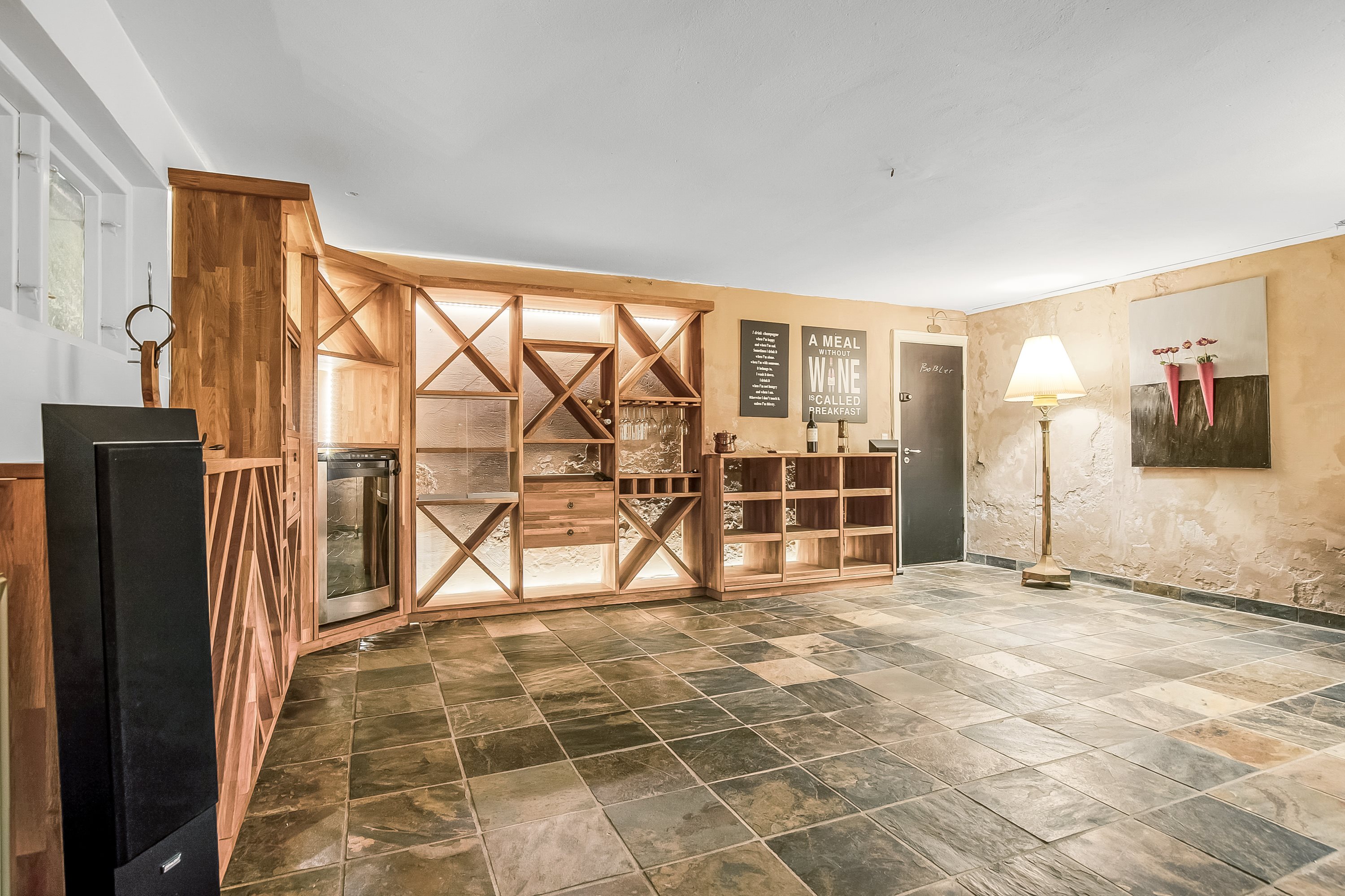 Fremhævet vinkælder billede i fuldskærmstilstand. Billede af Fredericiavej 52, Mølholm, 7100 Vejle