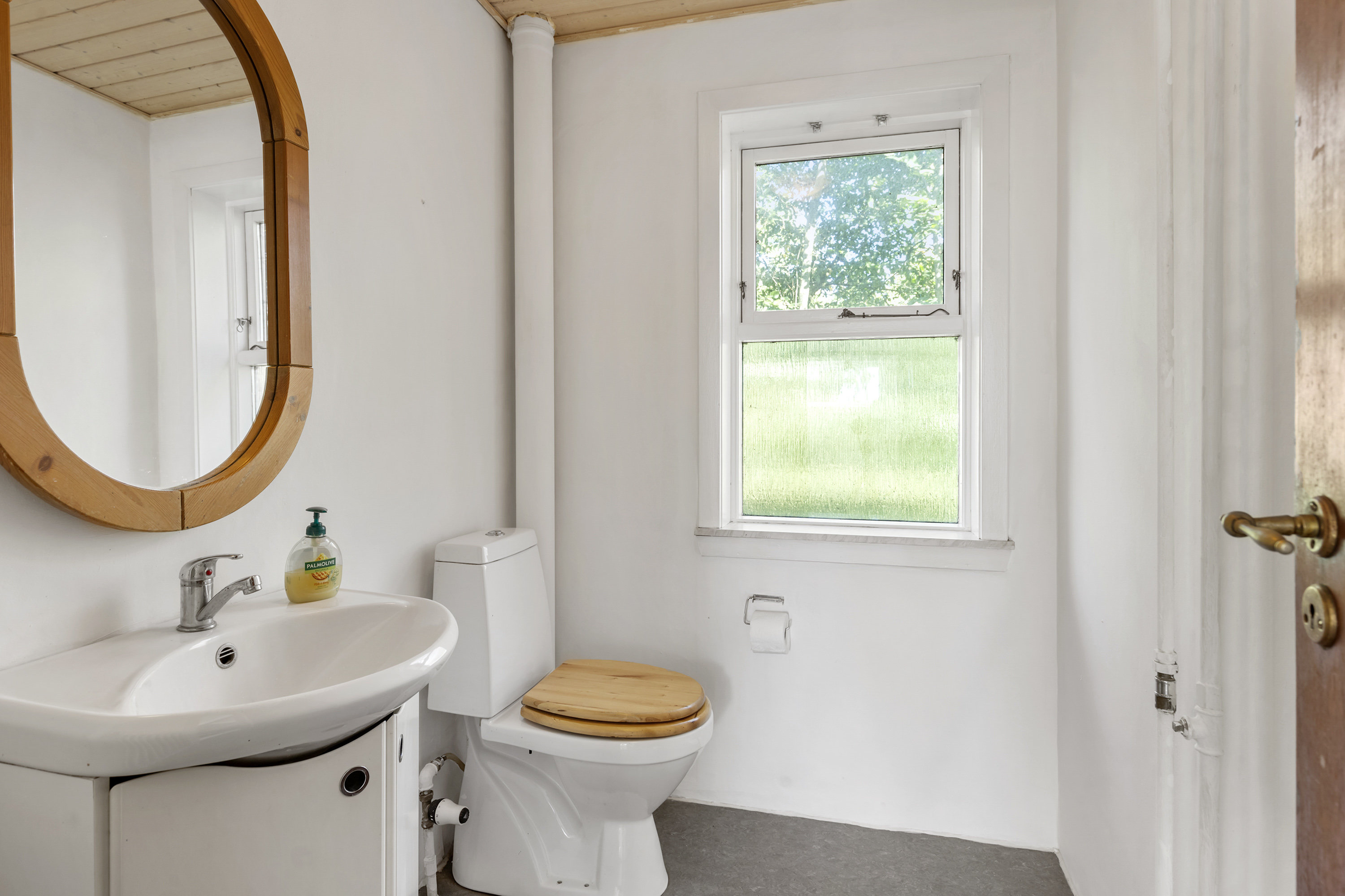 Fremhævet toilet billede i fuldskærmstilstand. Billede af Svoldrupvej 105, Vognsild, 9600 Aars