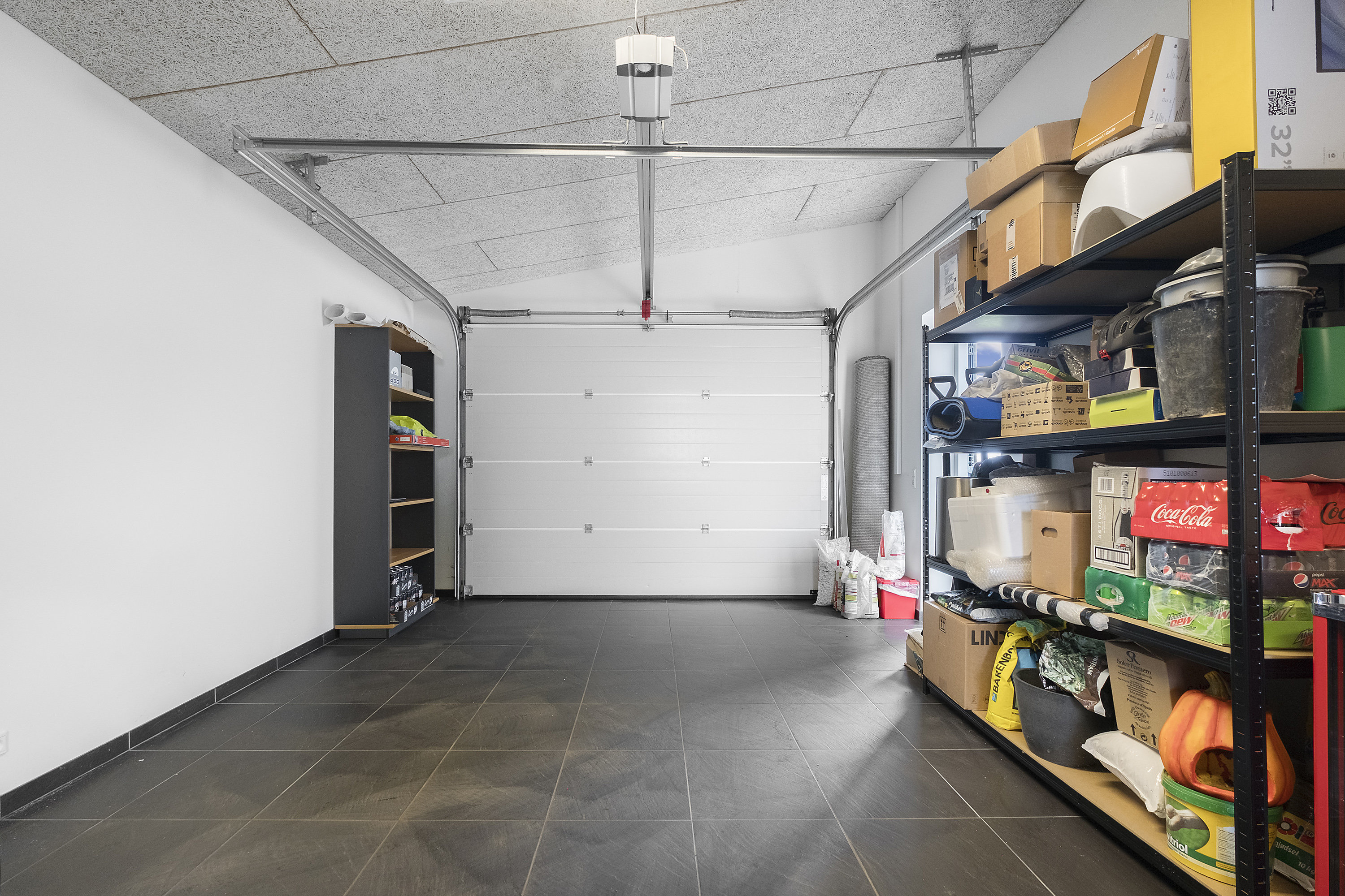 Fremhævet garage billede i fuldskærmstilstand. Billede af Hostrupkrogen 26, 9500 Hobro