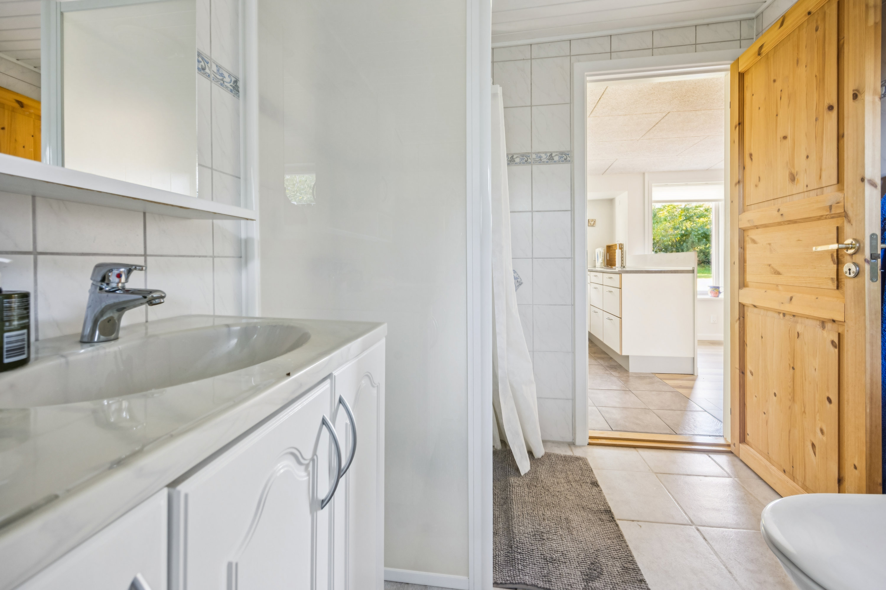 Fremhævet badeværelse billede i fuldskærmstilstand. Billede af Søndergade 36, Hou, 9370 Hals