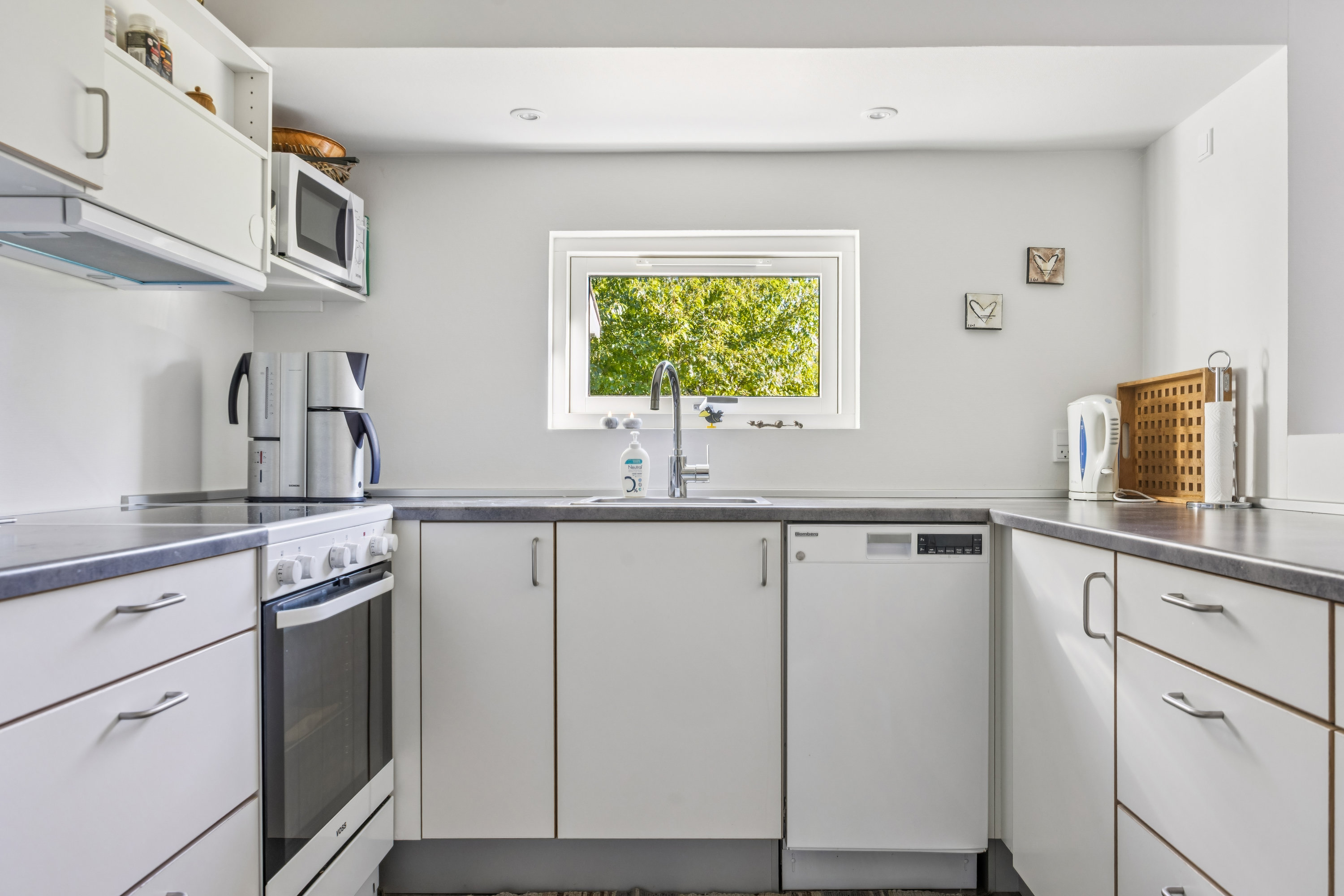 Fremhævet køkken billede i fuldskærmstilstand. Billede af Søndergade 36, Hou, 9370 Hals