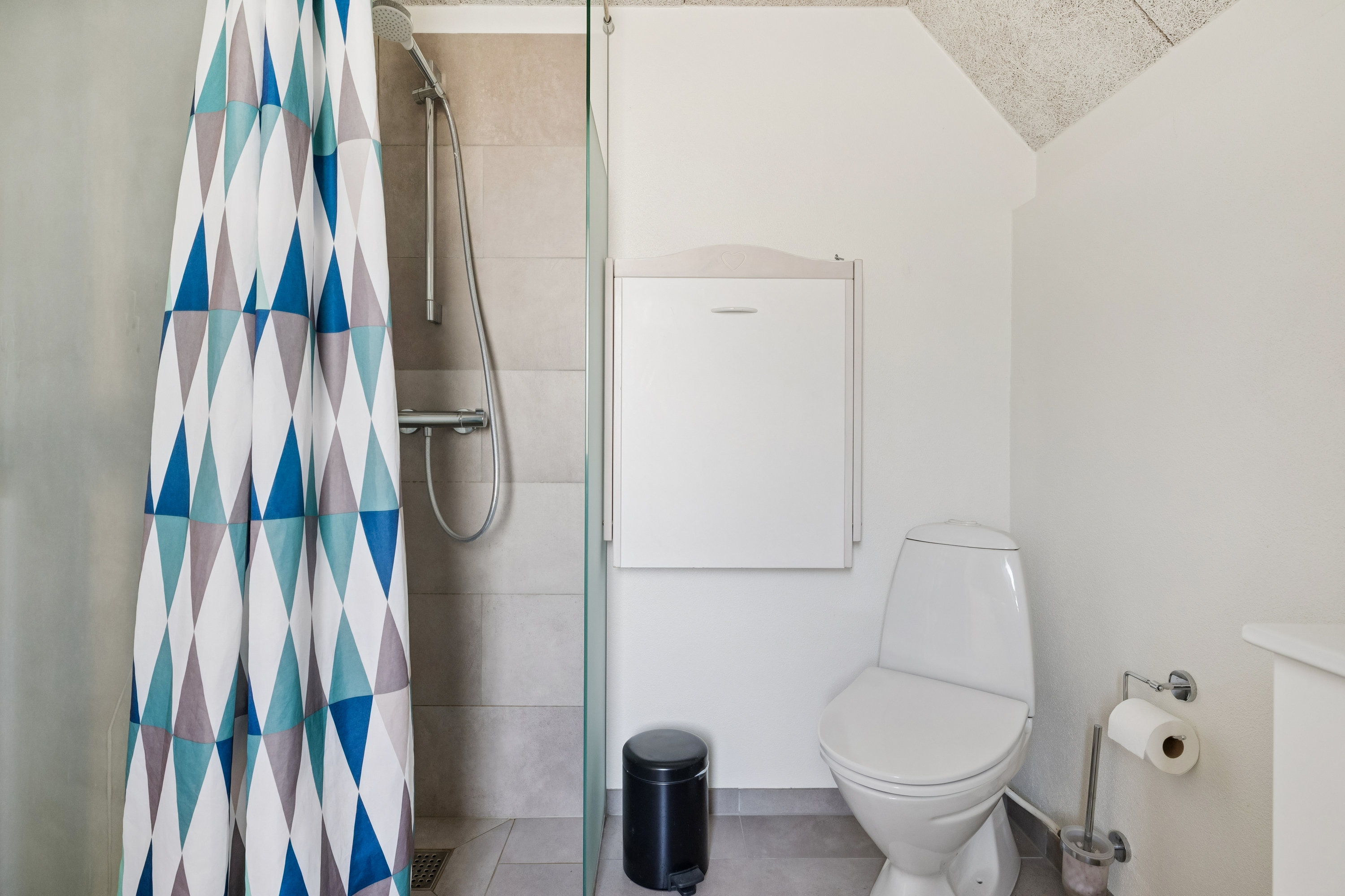 Fremhævet badeværelse billede i fuldskærmstilstand. Billede af Møllevænget 5, Øster Hurup, 9560 Hadsund