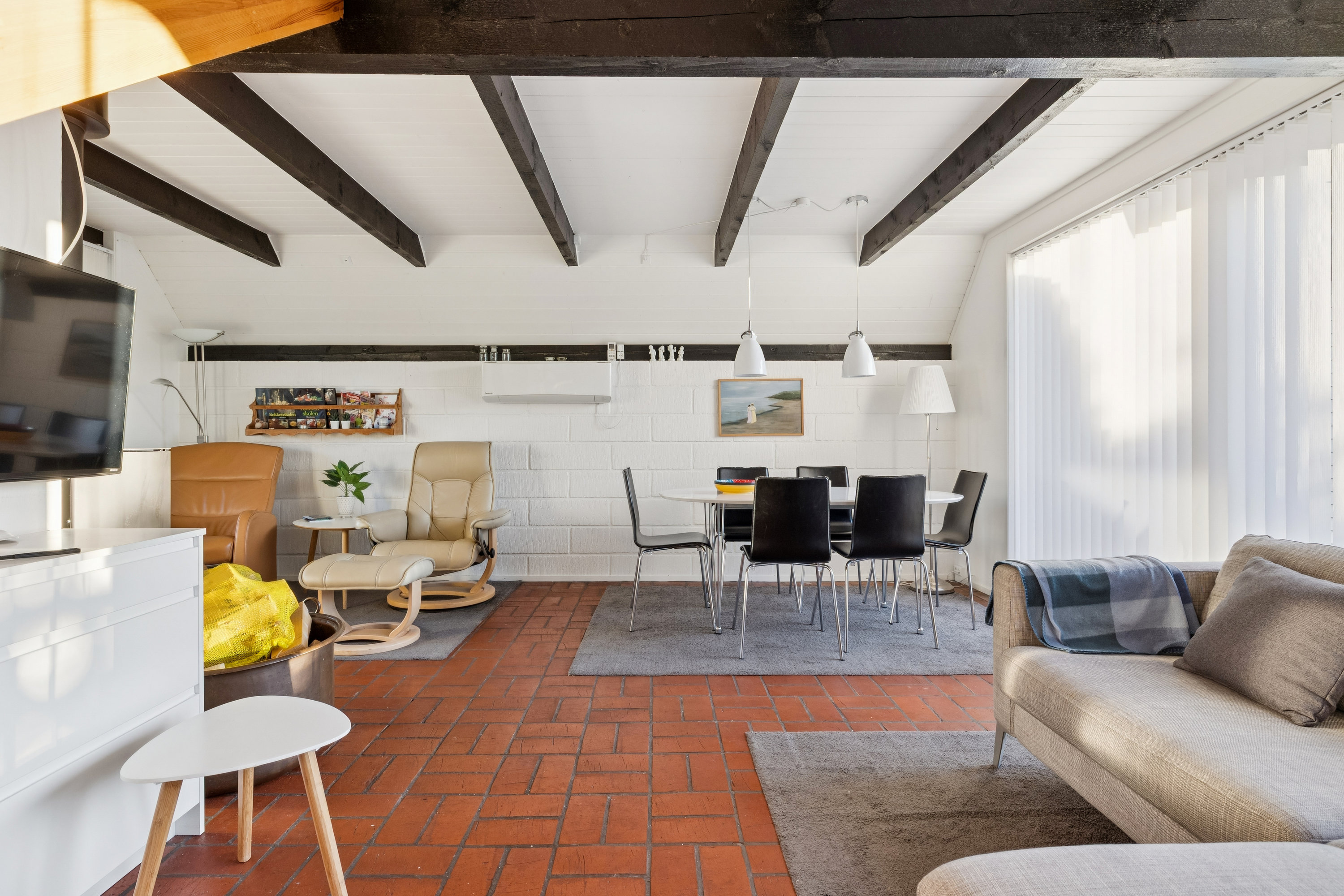 Fremhævet stue billede i fuldskærmstilstand. Billede af Møllevænget 5, Øster Hurup, 9560 Hadsund