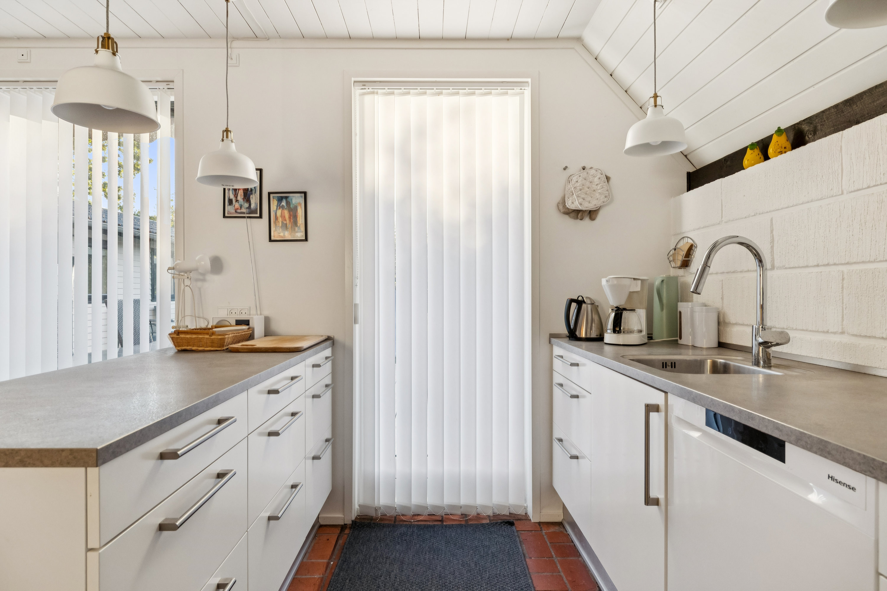 Fremhævet køkken billede i fuldskærmstilstand. Billede af Møllevænget 5, Øster Hurup, 9560 Hadsund