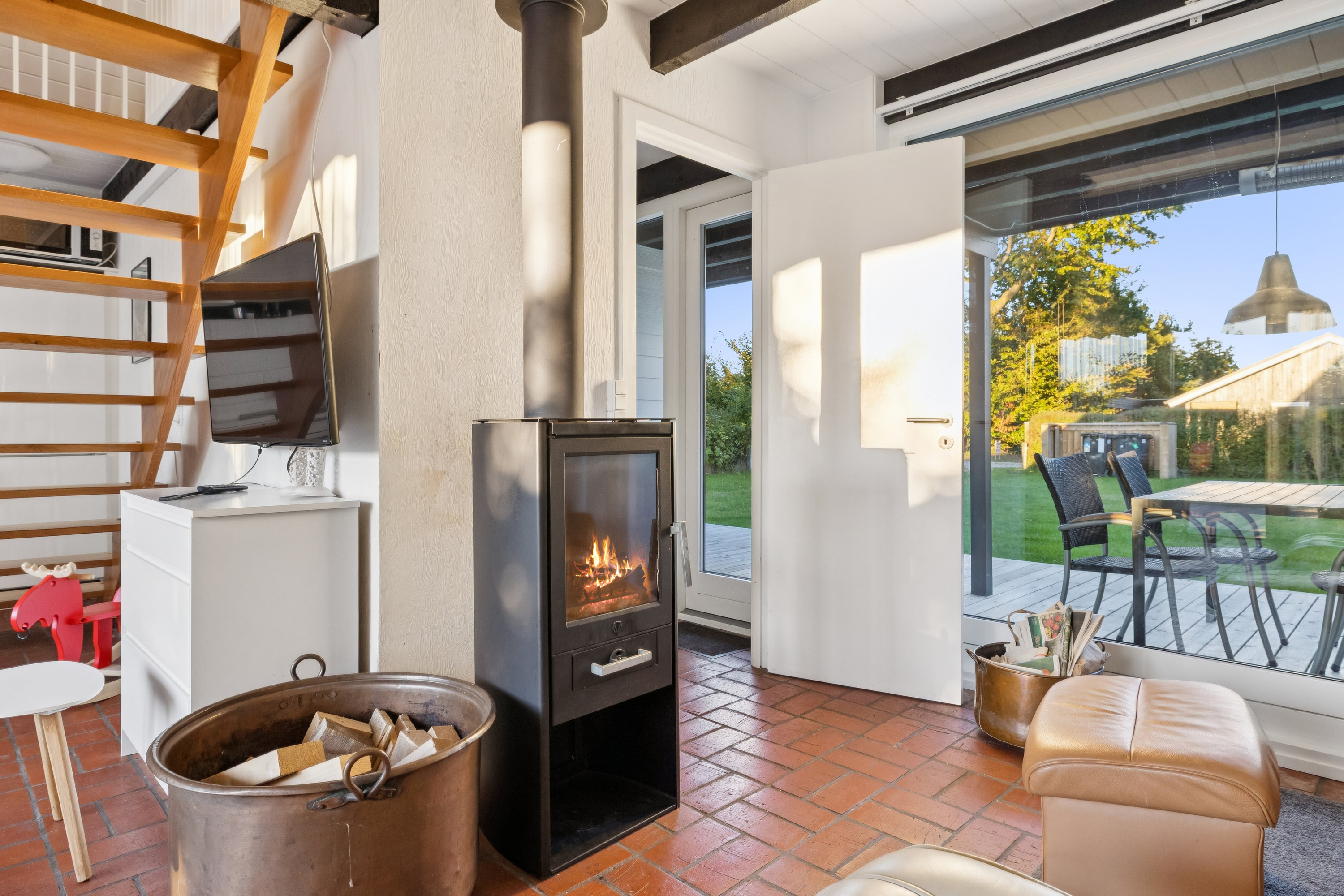 Fremhævet stue billede i fuldskærmstilstand. Billede af Møllevænget 5, Øster Hurup, 9560 Hadsund