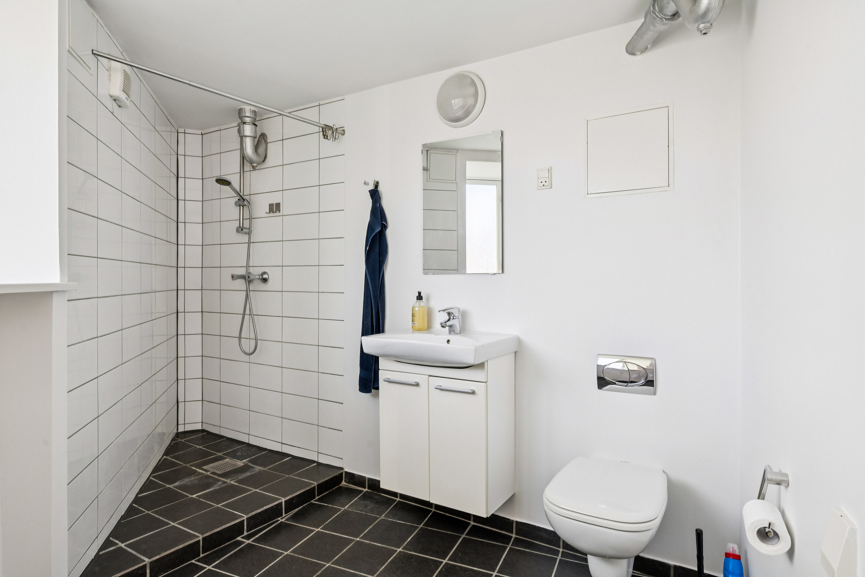 Fremhævet badeværelse billede i fuldskærmstilstand. Billede af Ewaldsgade 14, kld.., 8000 Aarhus C