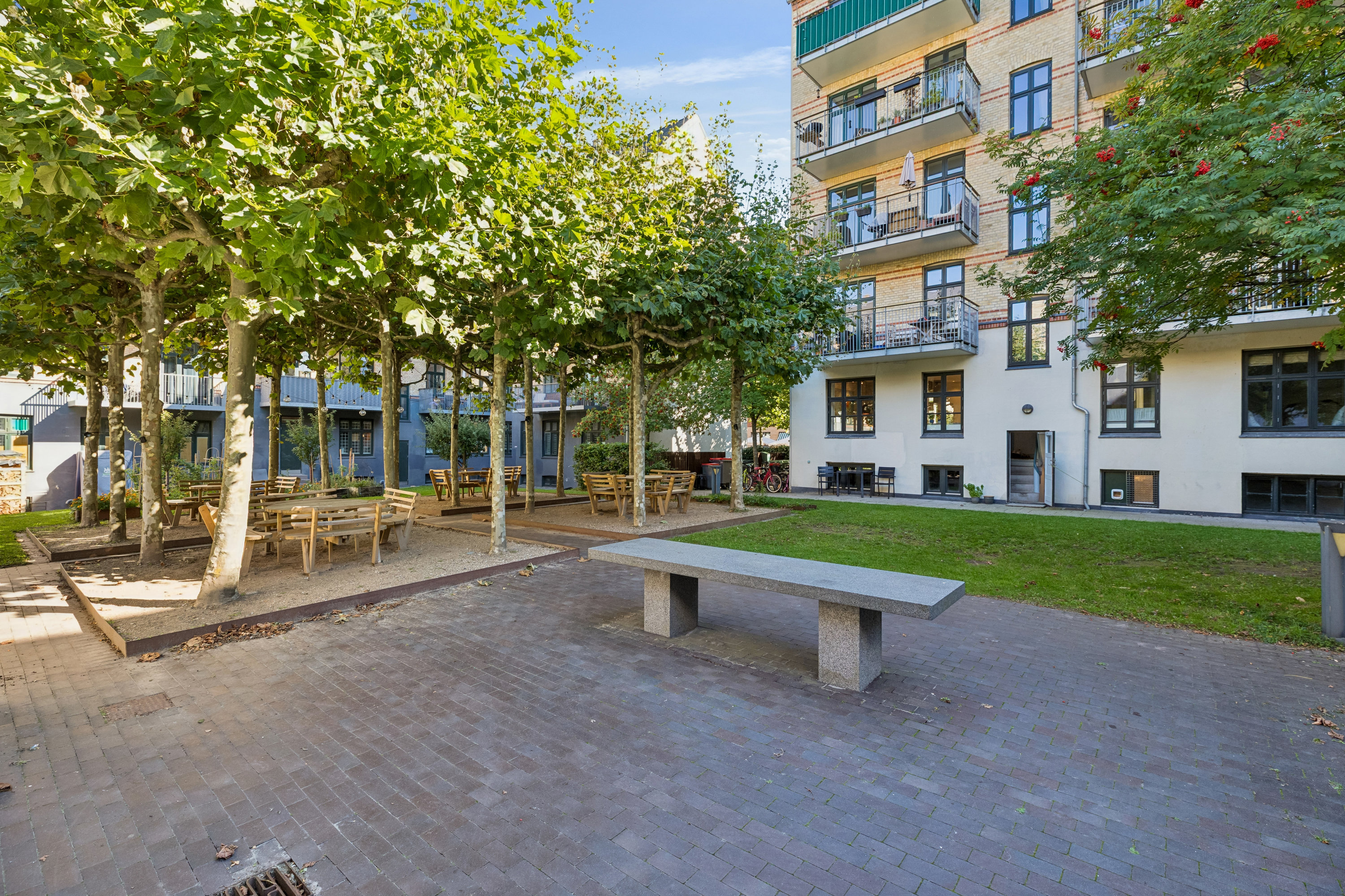 Fremhævet gårdmiljø billede i fuldskærmstilstand. Billede af Langelandsvej 51, st.. th., 2000 Frederiksberg