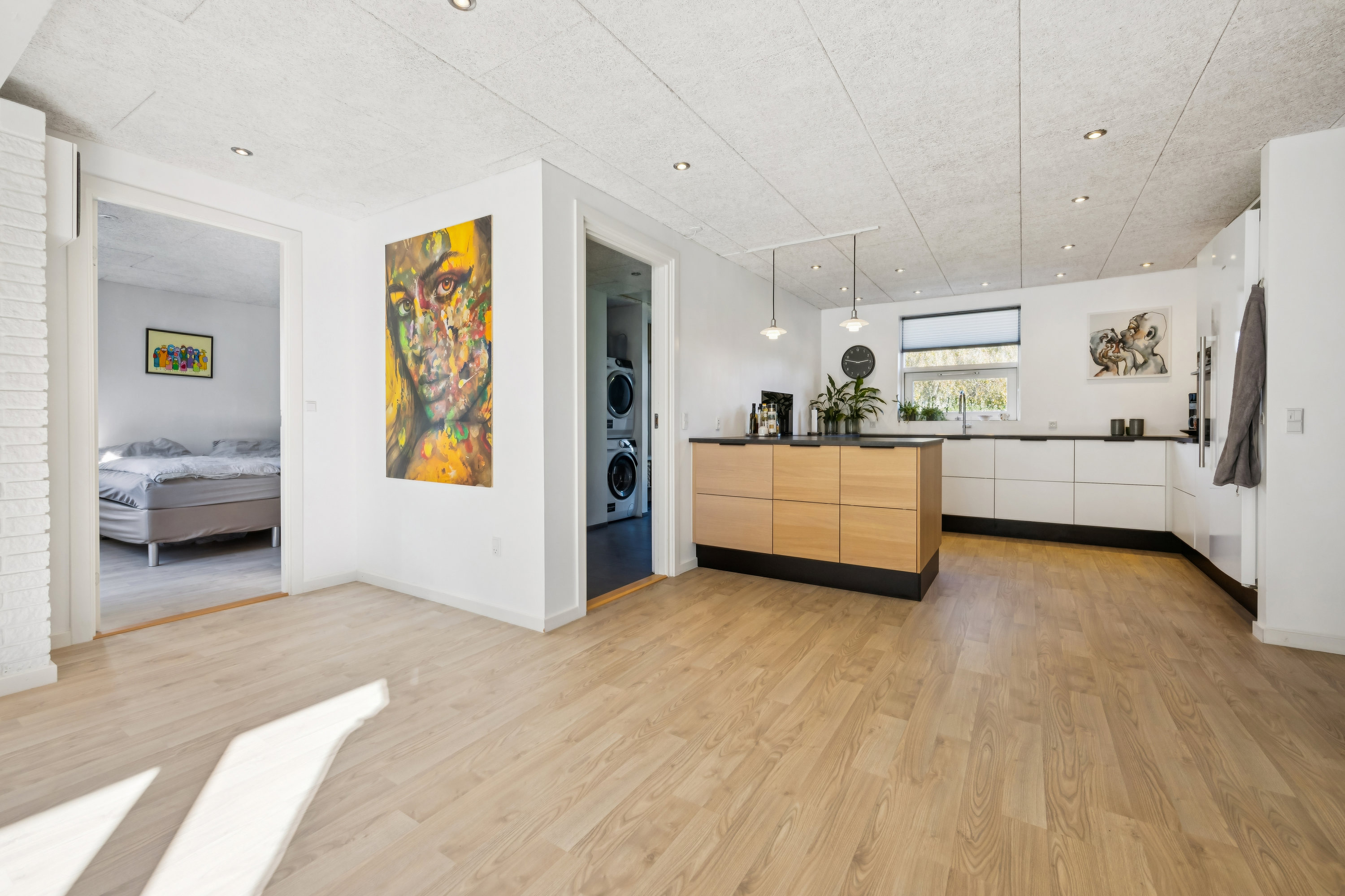 Fremhævet køkken/alrum billede i fuldskærmstilstand. Billede af Groben 12, Vester Hassing, 9310 Vodskov