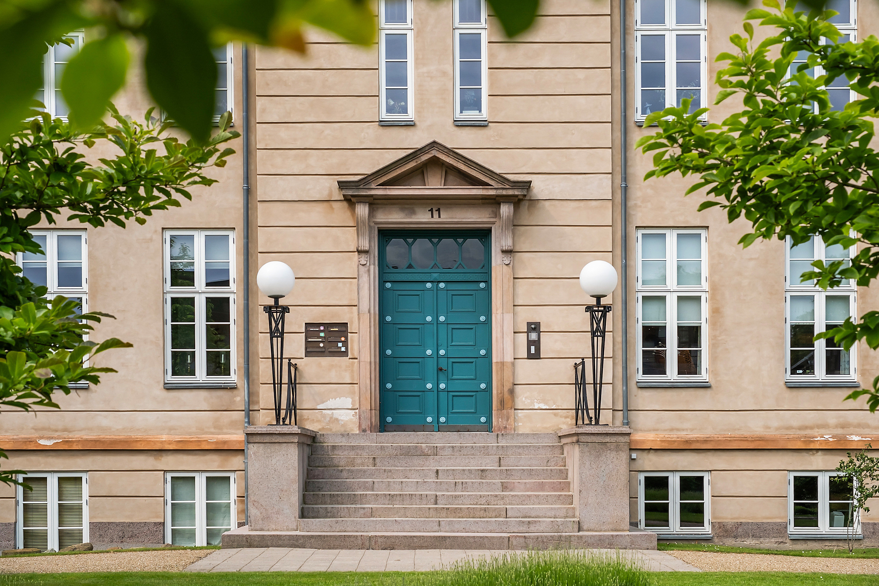 Miniaturebillede 1: ejendommen. Billede af Dronningens Vænge 11, st.. th., 2800 Kongens Lyngby