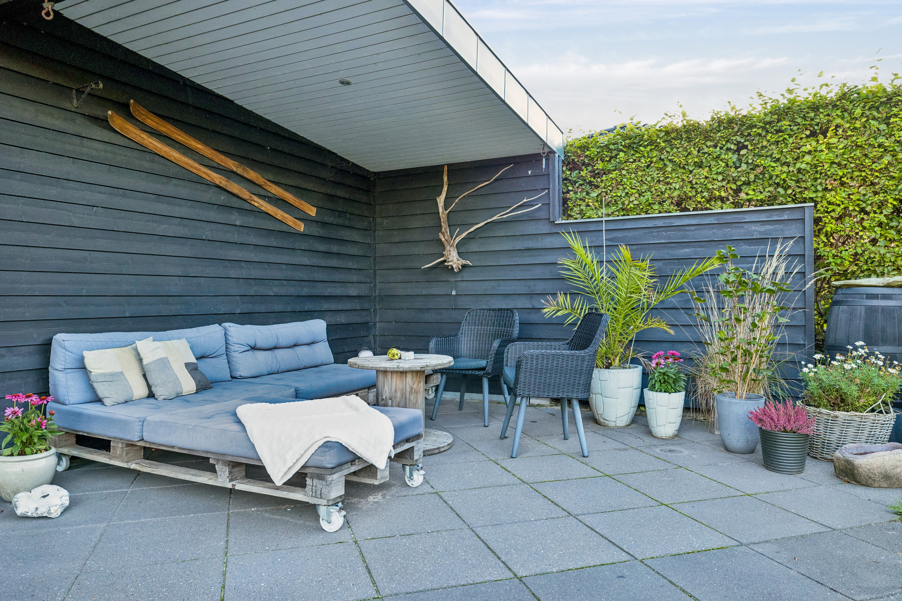 Fremhævet terrasse billede i fuldskærmstilstand. Billede af Granvænget 15, 8990 Fårup