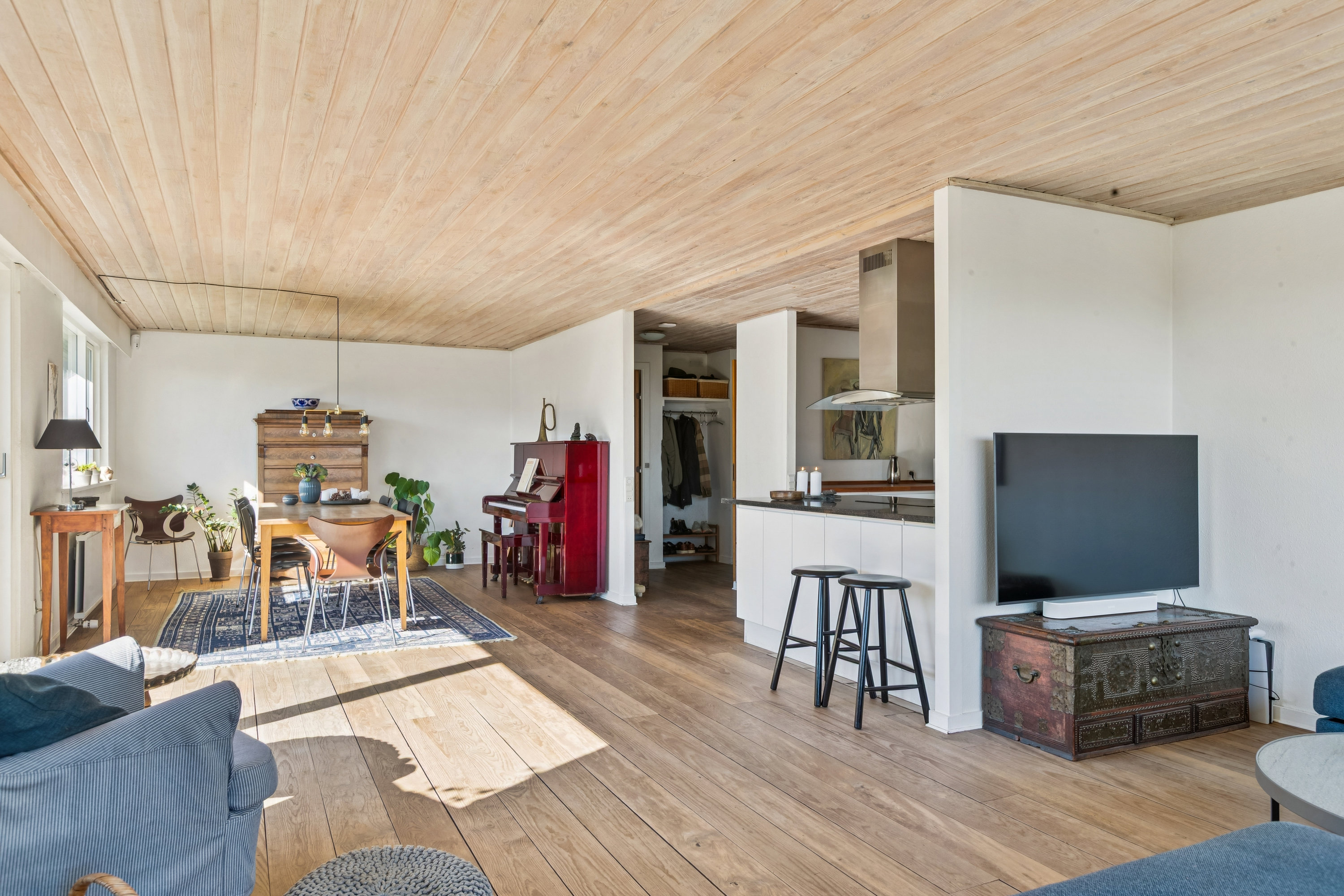 Fremhævet stue billede i fuldskærmstilstand. Billede af K A Hasselbalchs Vej 30, 3070 Snekkersten