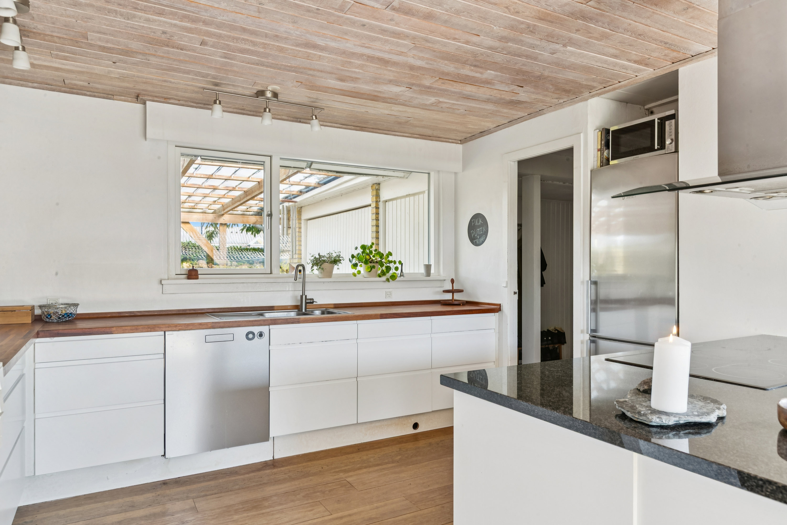 Fremhævet køkken billede i fuldskærmstilstand. Billede af K A Hasselbalchs Vej 30, 3070 Snekkersten