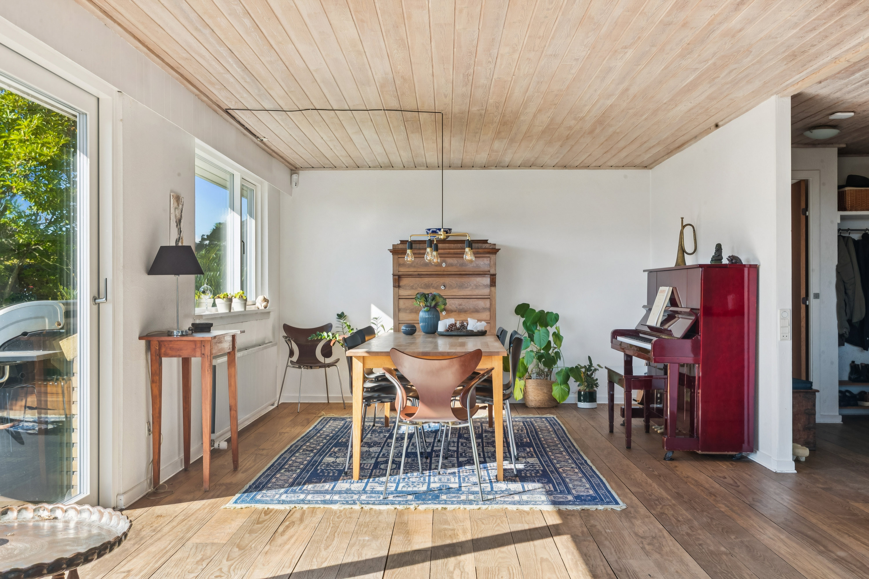 Fremhævet stue billede i fuldskærmstilstand. Billede af K A Hasselbalchs Vej 30, 3070 Snekkersten