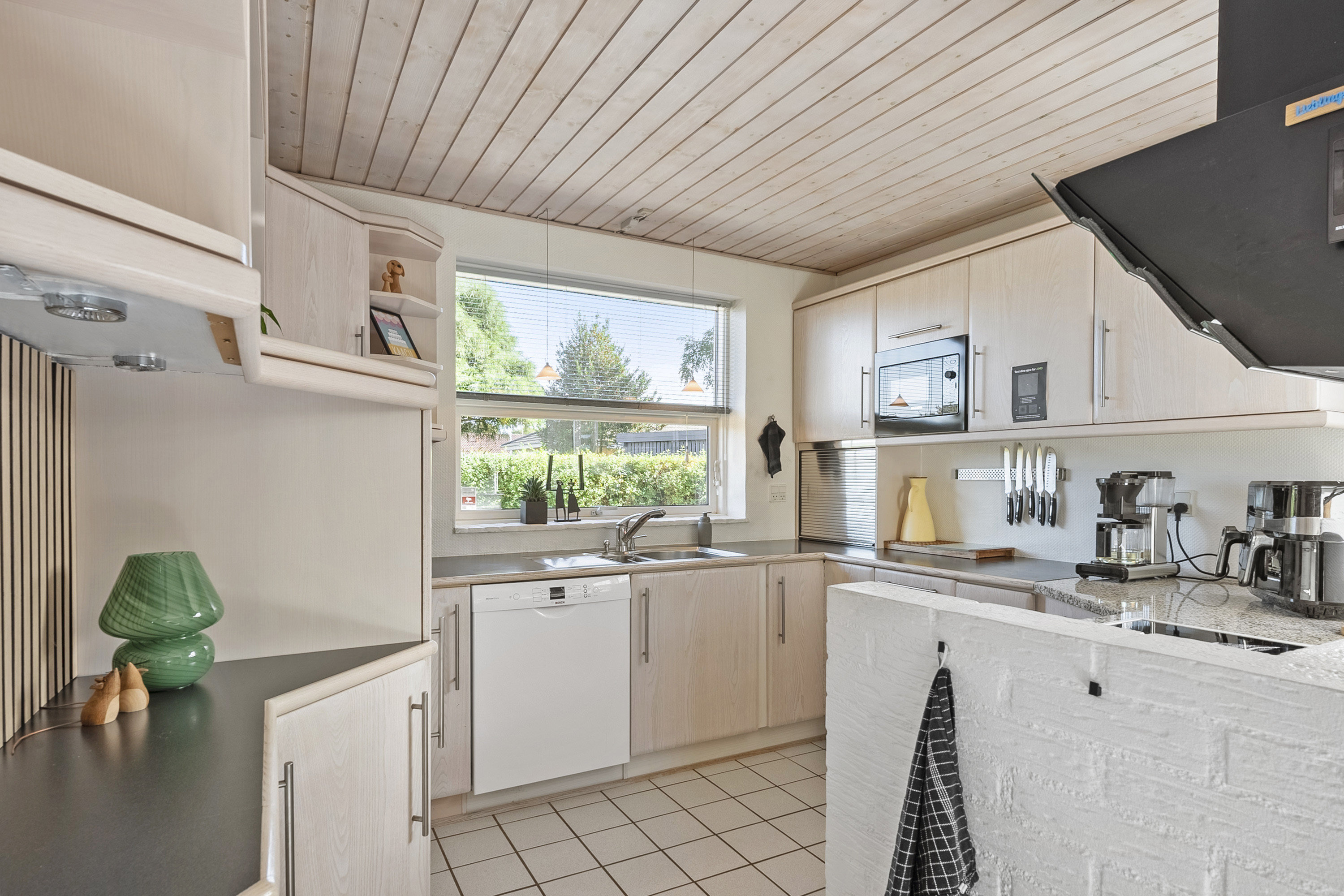 Fremhævet køkken billede i fuldskærmstilstand. Billede af Lunden 35, Hjordkær, 6230 Rødekro