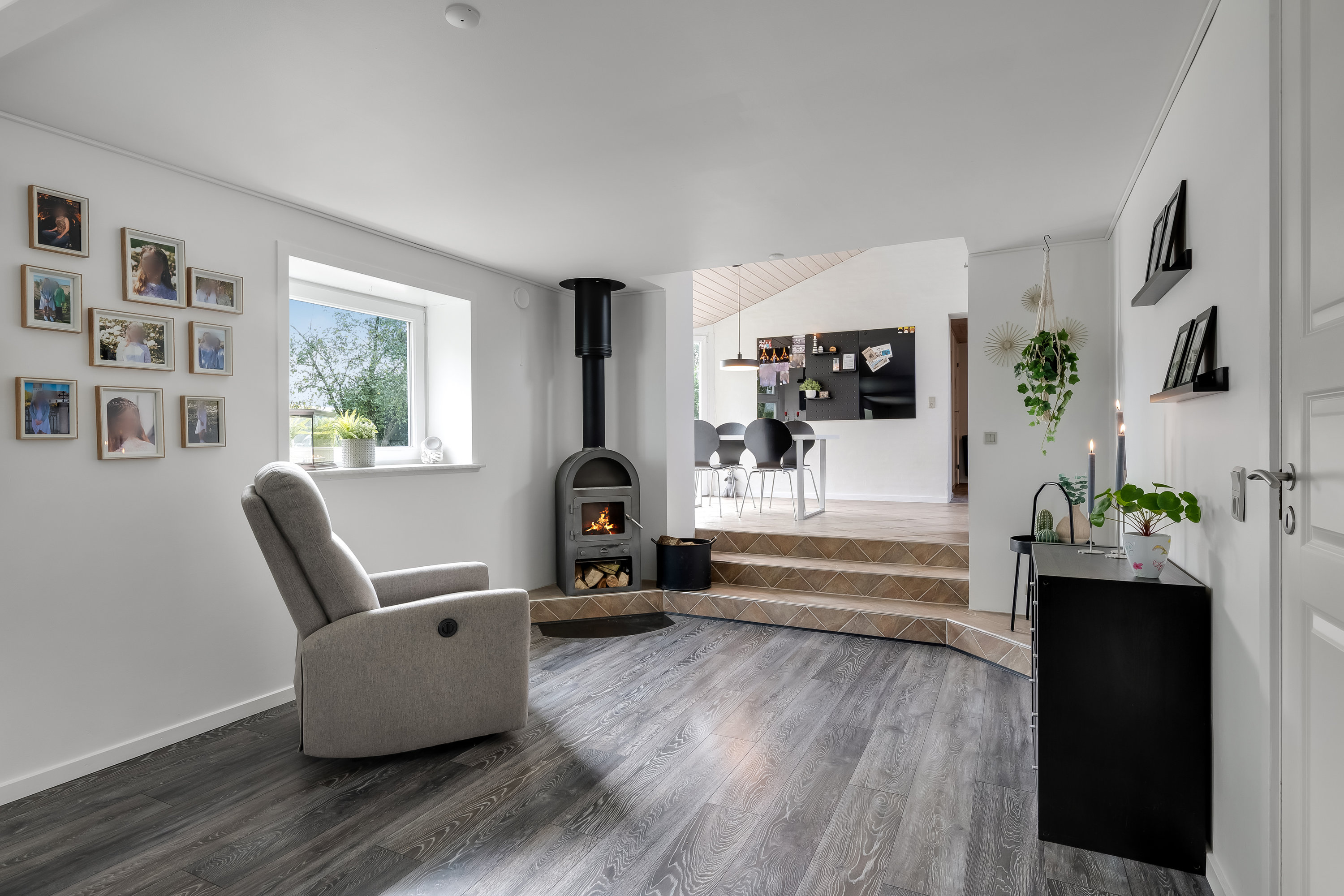 Fremhævet stue billede i fuldskærmstilstand. Billede af Østerbyvej 2F, Abild, 6270 Tønder