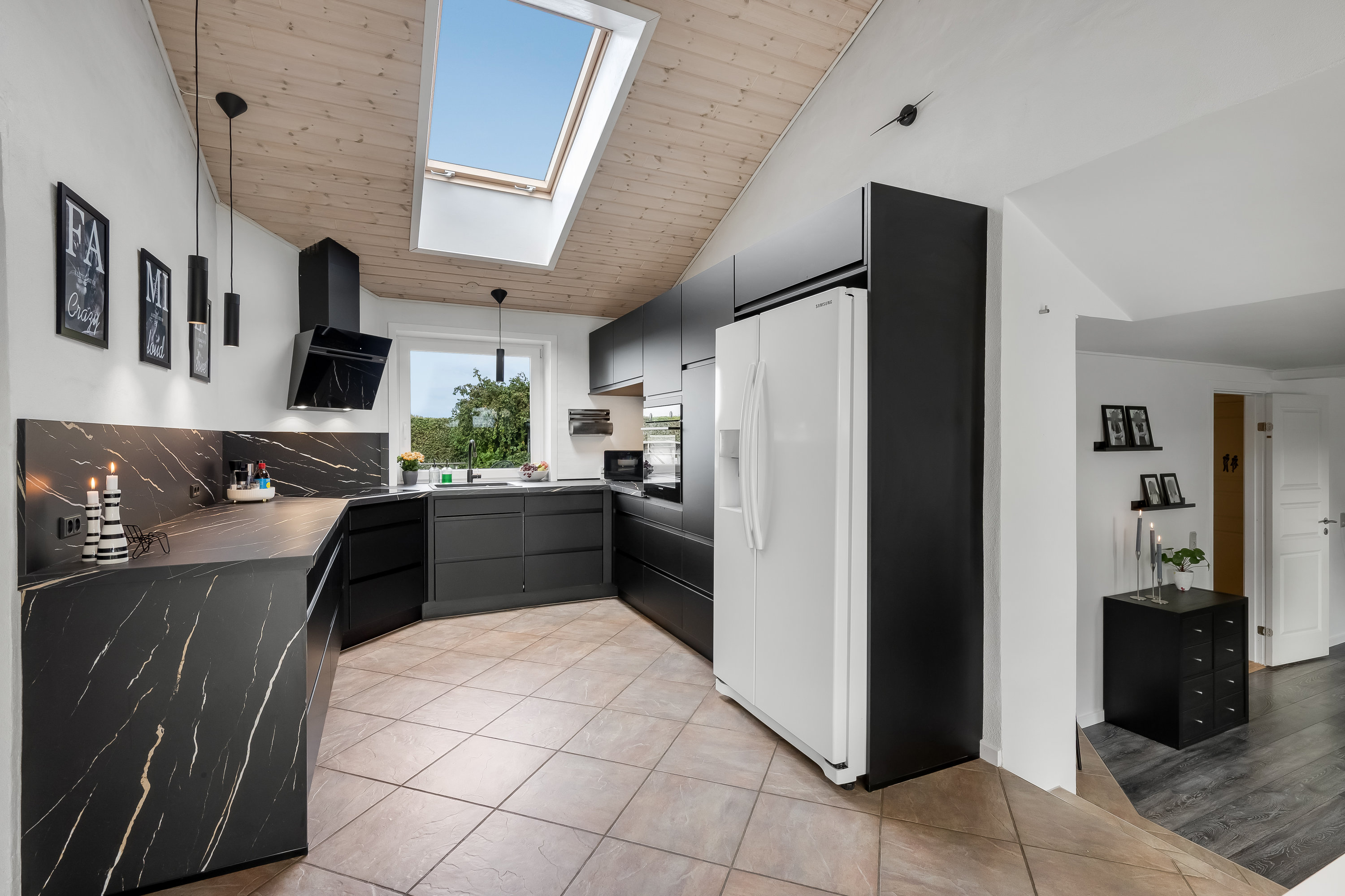 Fremhævet køkken billede i fuldskærmstilstand. Billede af Østerbyvej 2F, Abild, 6270 Tønder