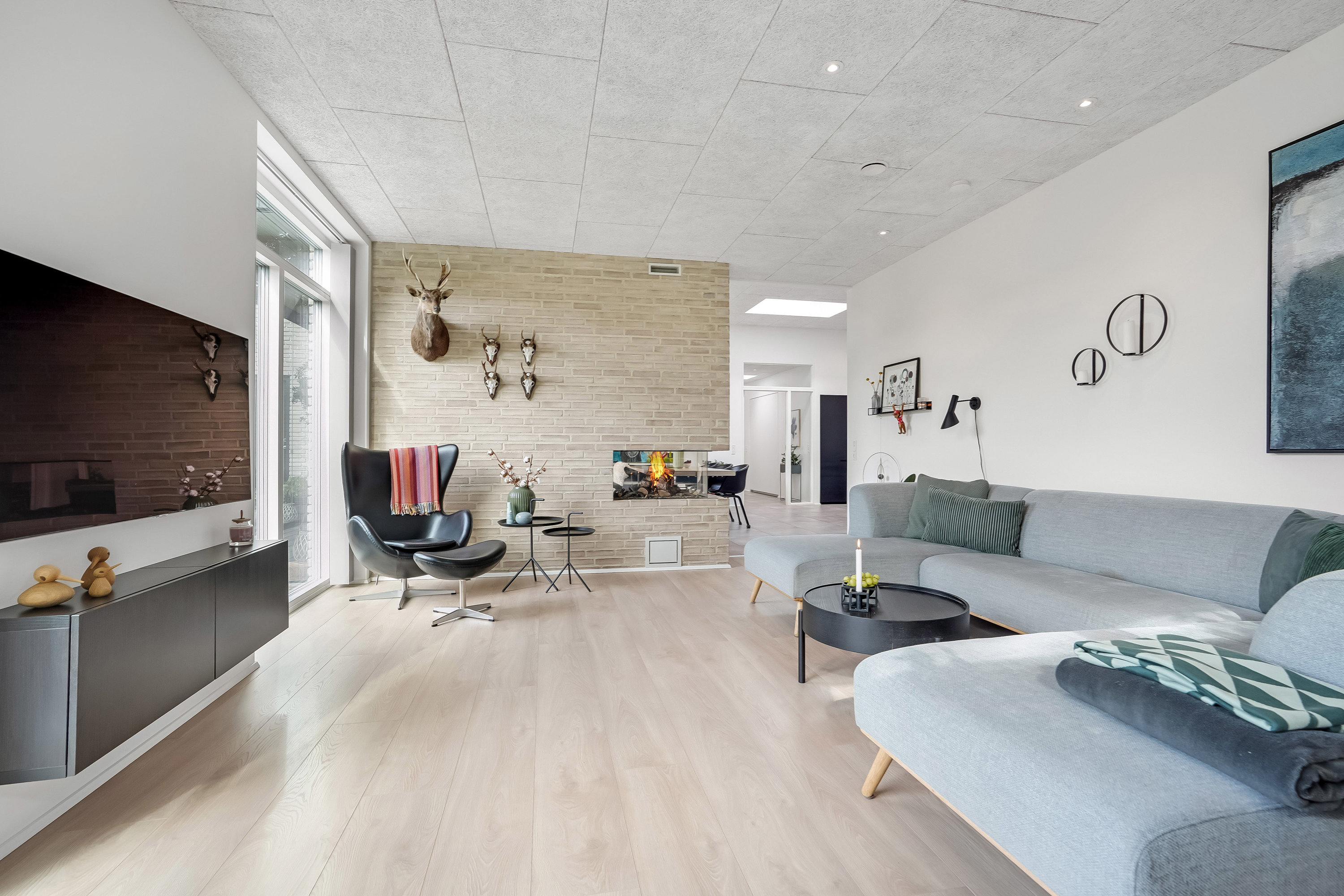 Fremhævet stue billede i fuldskærmstilstand. Billede af Hønseringen 5, 7190 Billund