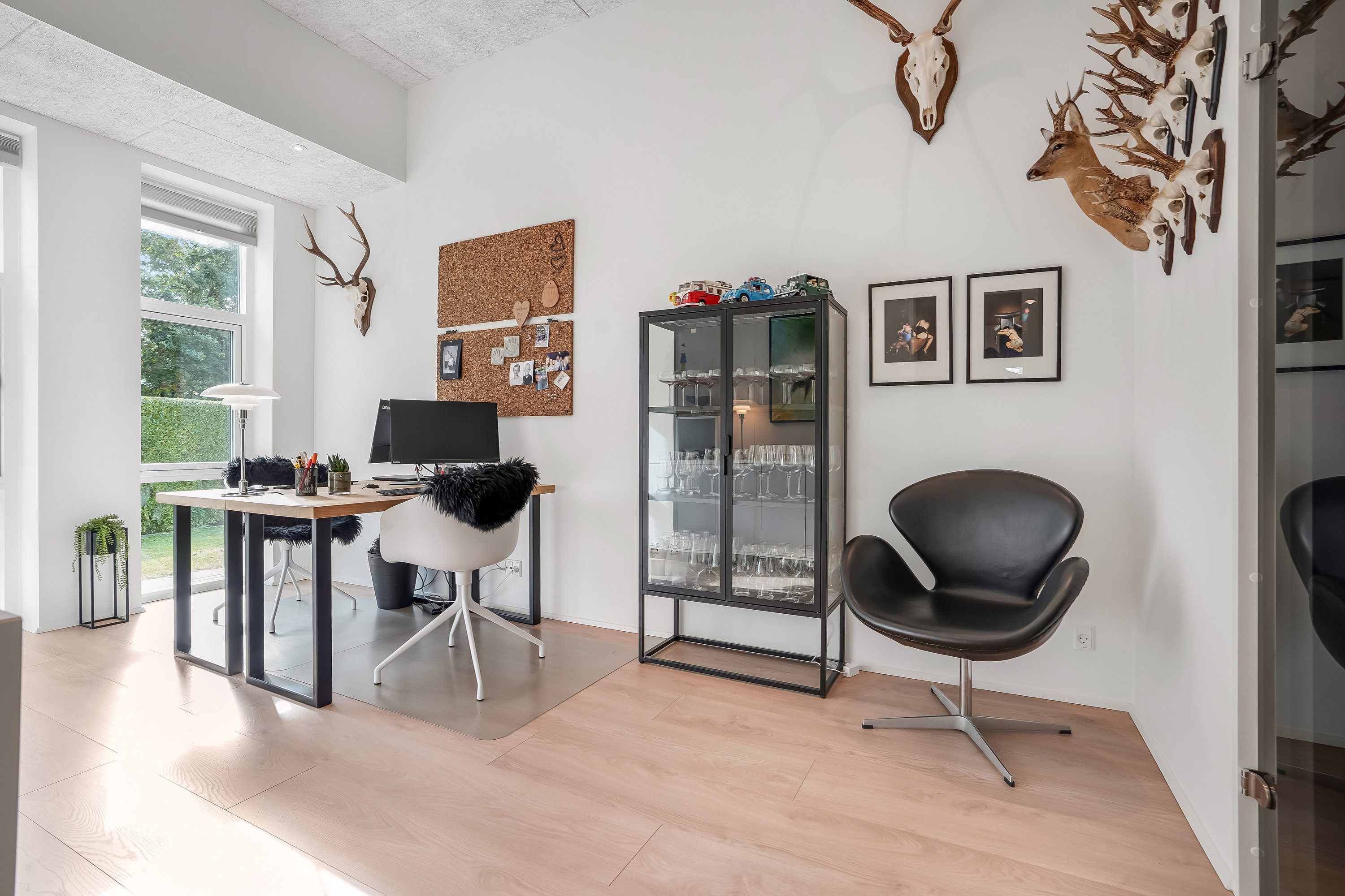 Fremhævet stue billede i fuldskærmstilstand. Billede af Hønseringen 5, 7190 Billund